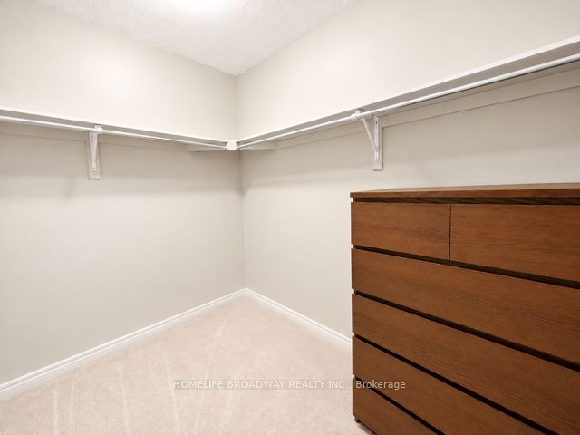 9133 Bayview Avenue Th16 Property Photo 11