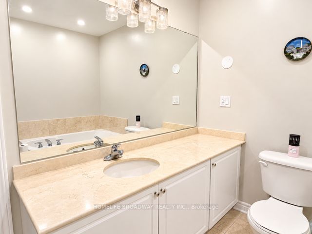 9133 Bayview Avenue Th16 Property Photo 12