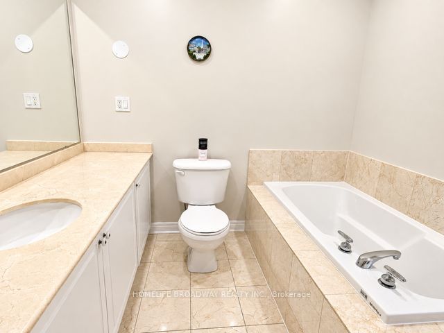 9133 Bayview Avenue Th16 Property Photo 13