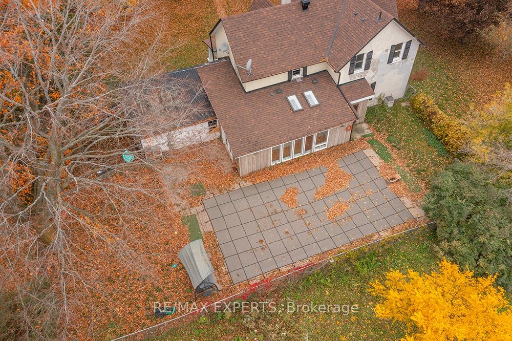 5329 15th Line Property Photo 5
