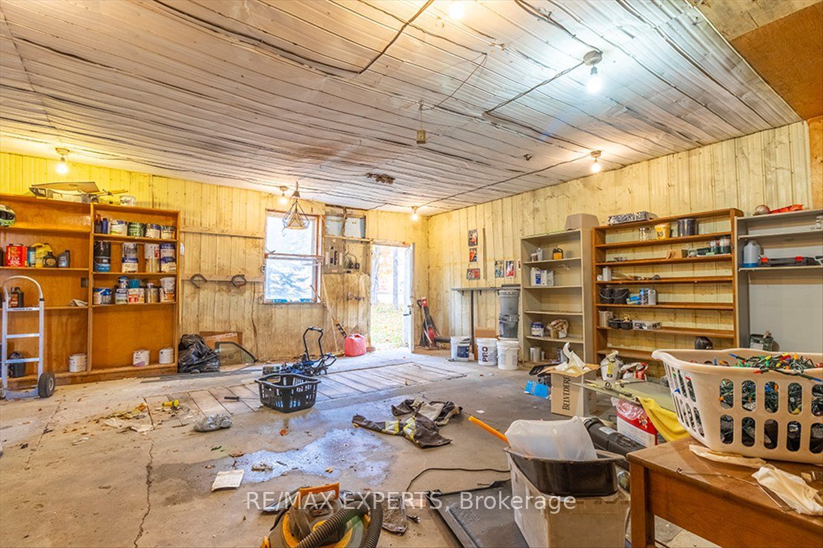 5329 15th Line Property Photo 12