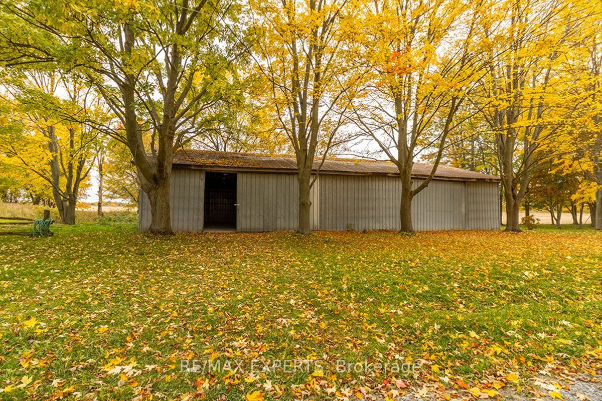 5329 15th Line Property Photo 13