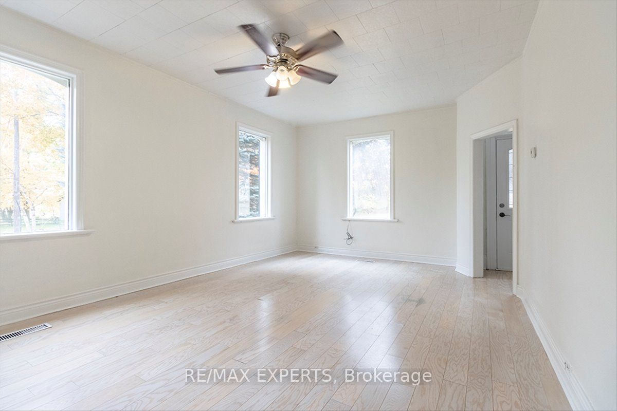 5329 15th Line Property Photo 26