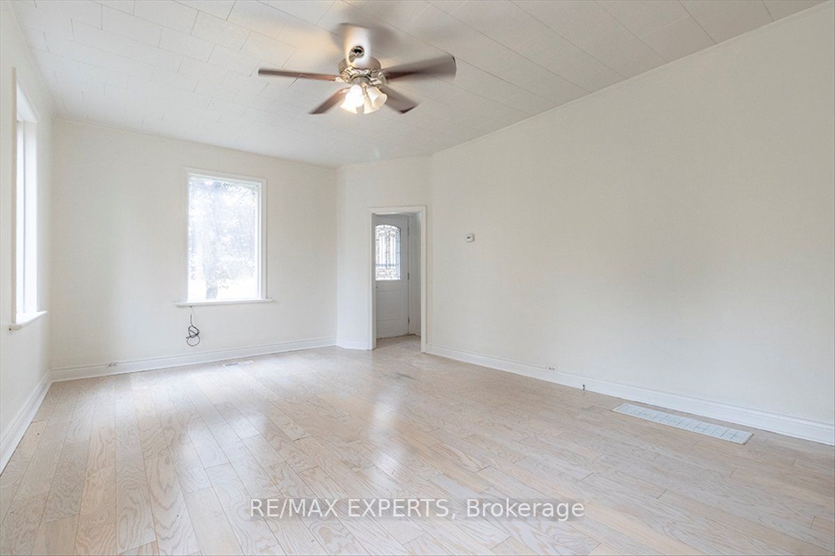 5329 15th Line Property Photo 27