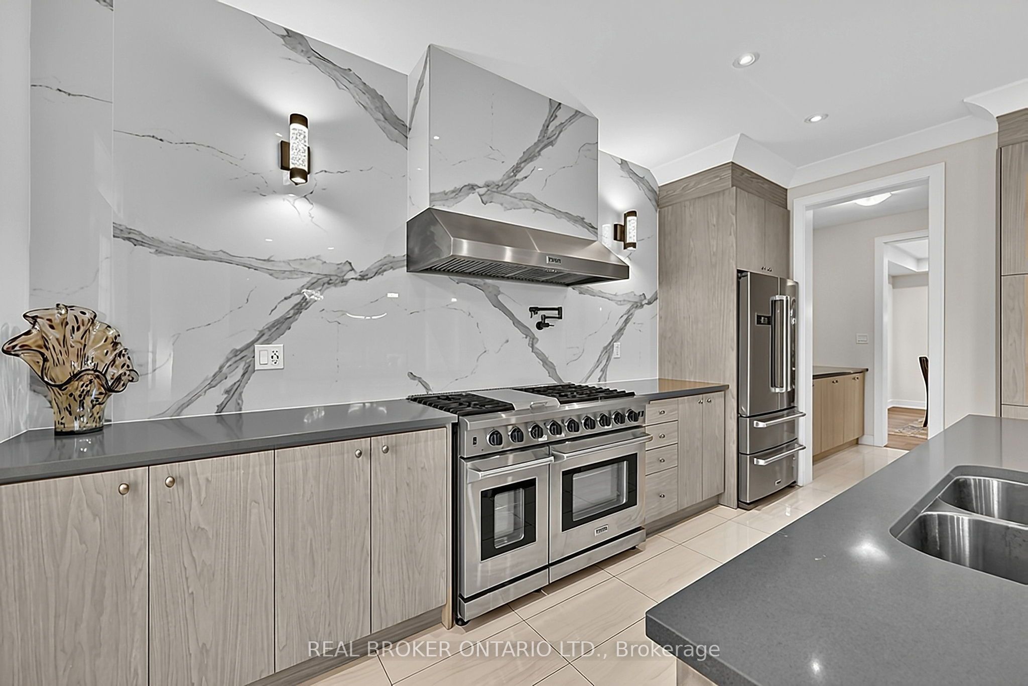 416 Seaview Heights Property Photo 10