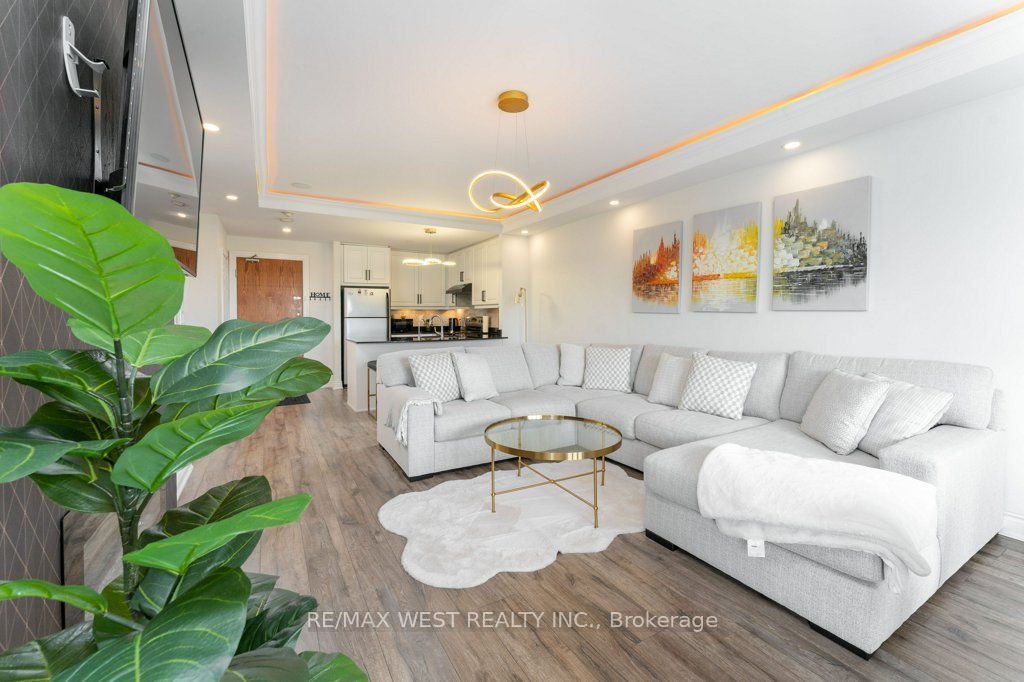 4620 Highway 7 Avenue Ph 413 Property Photo 6