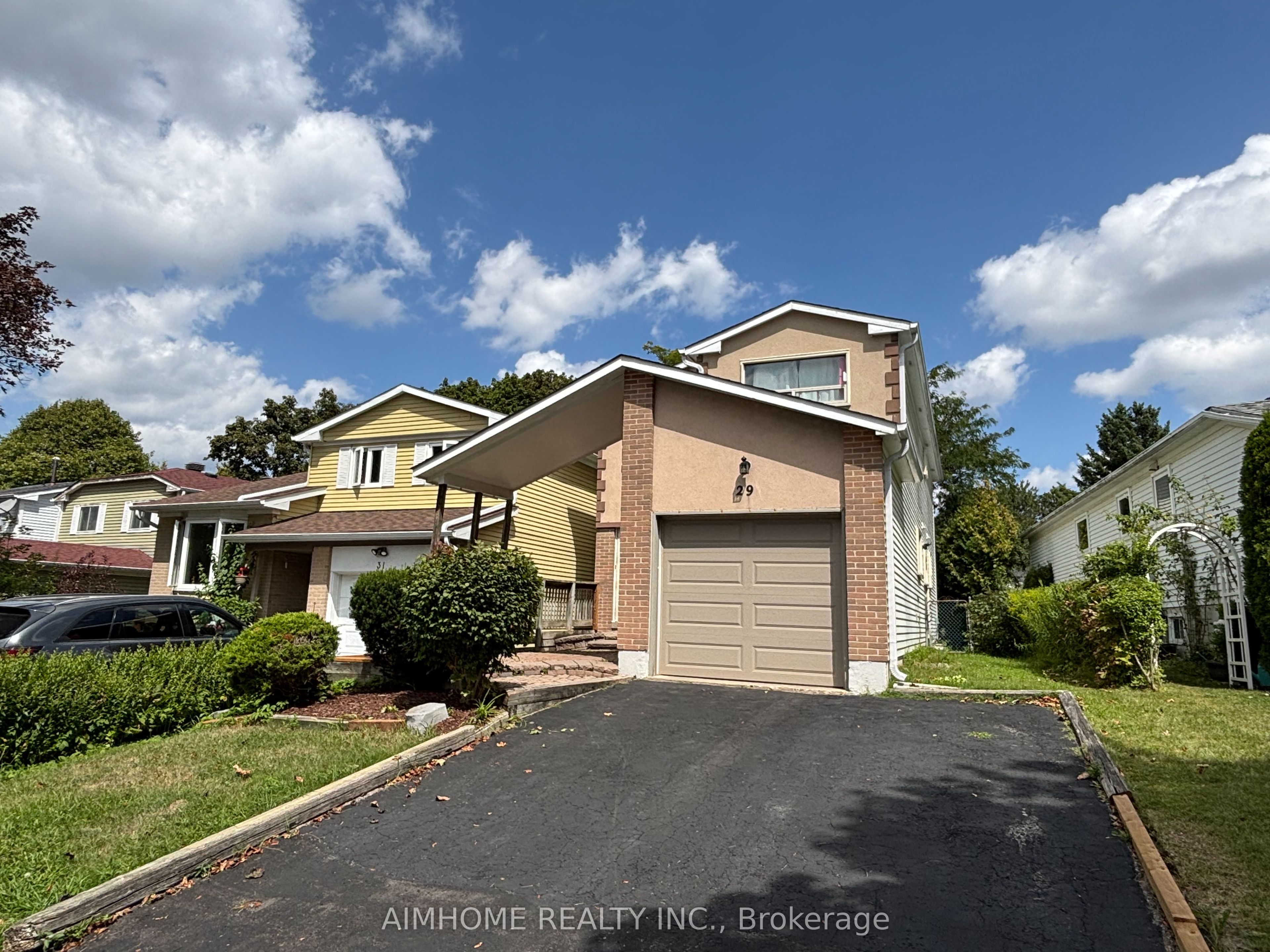 29 Snowshoe Crescent Property Photo 2