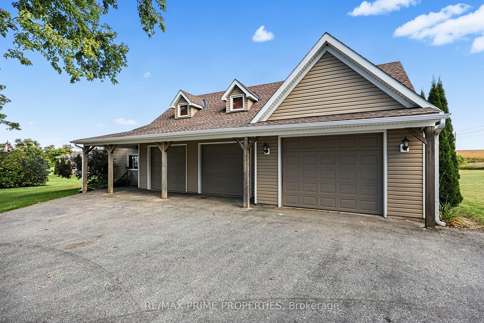 426 Zephyr Road Property Photo 4