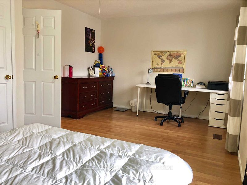 24 Cape Breton Court Property Photo 8