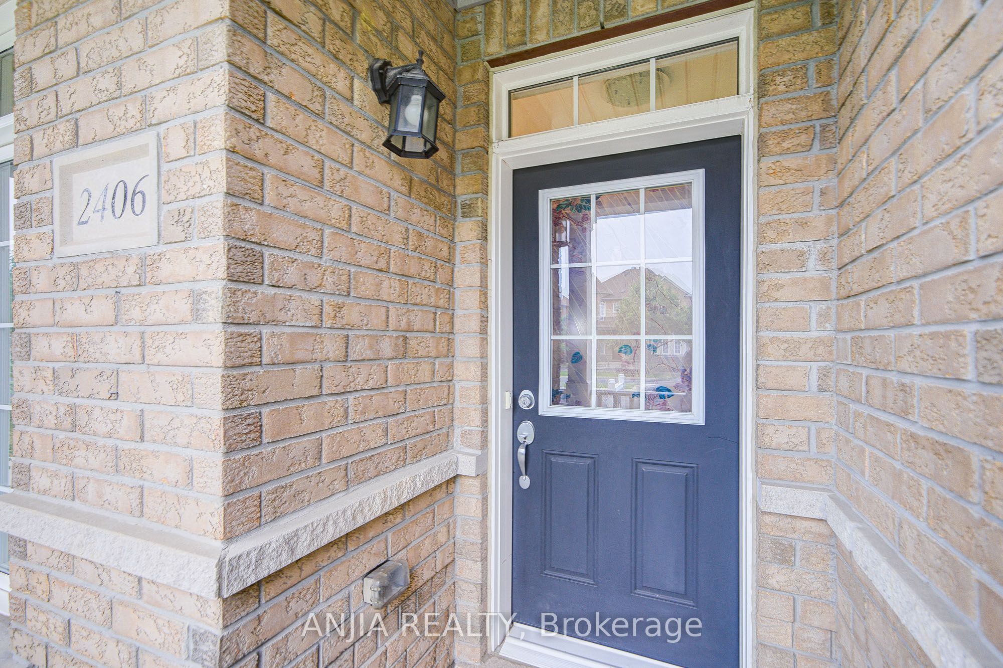 2406 Bur Oak Avenue Property Photo 2