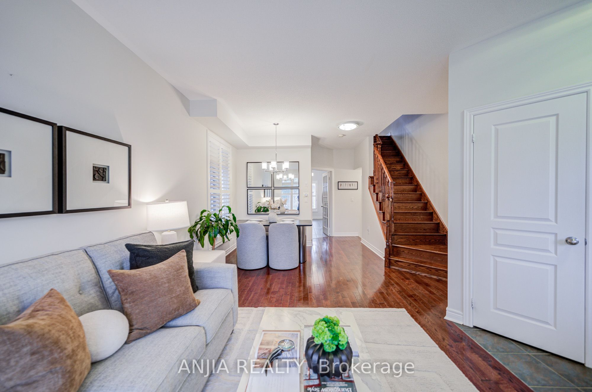 2406 Bur Oak Avenue Property Photo 4
