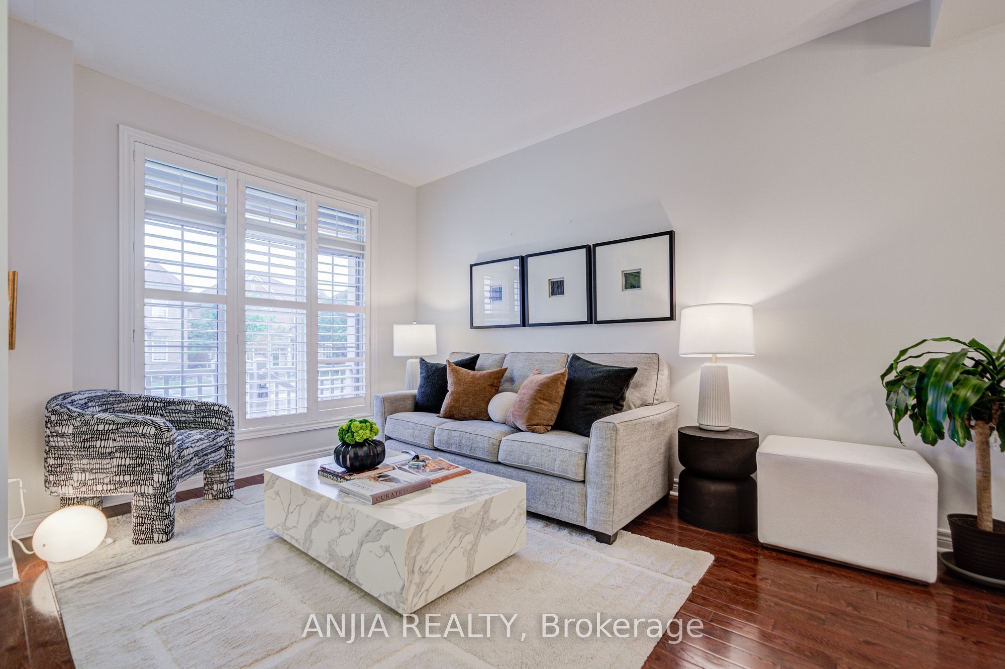 2406 Bur Oak Avenue Property Photo 7