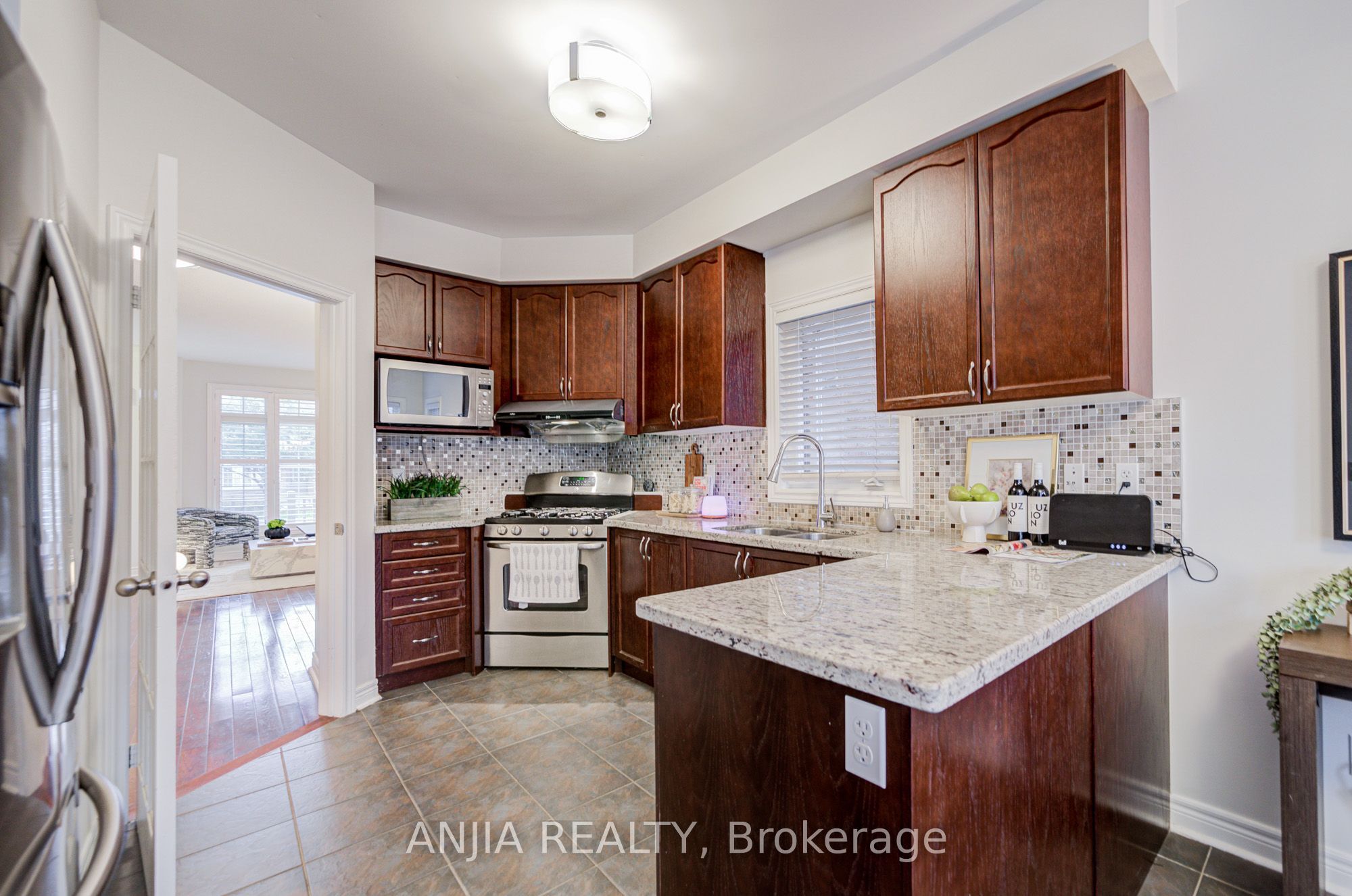 2406 Bur Oak Avenue Property Photo 11