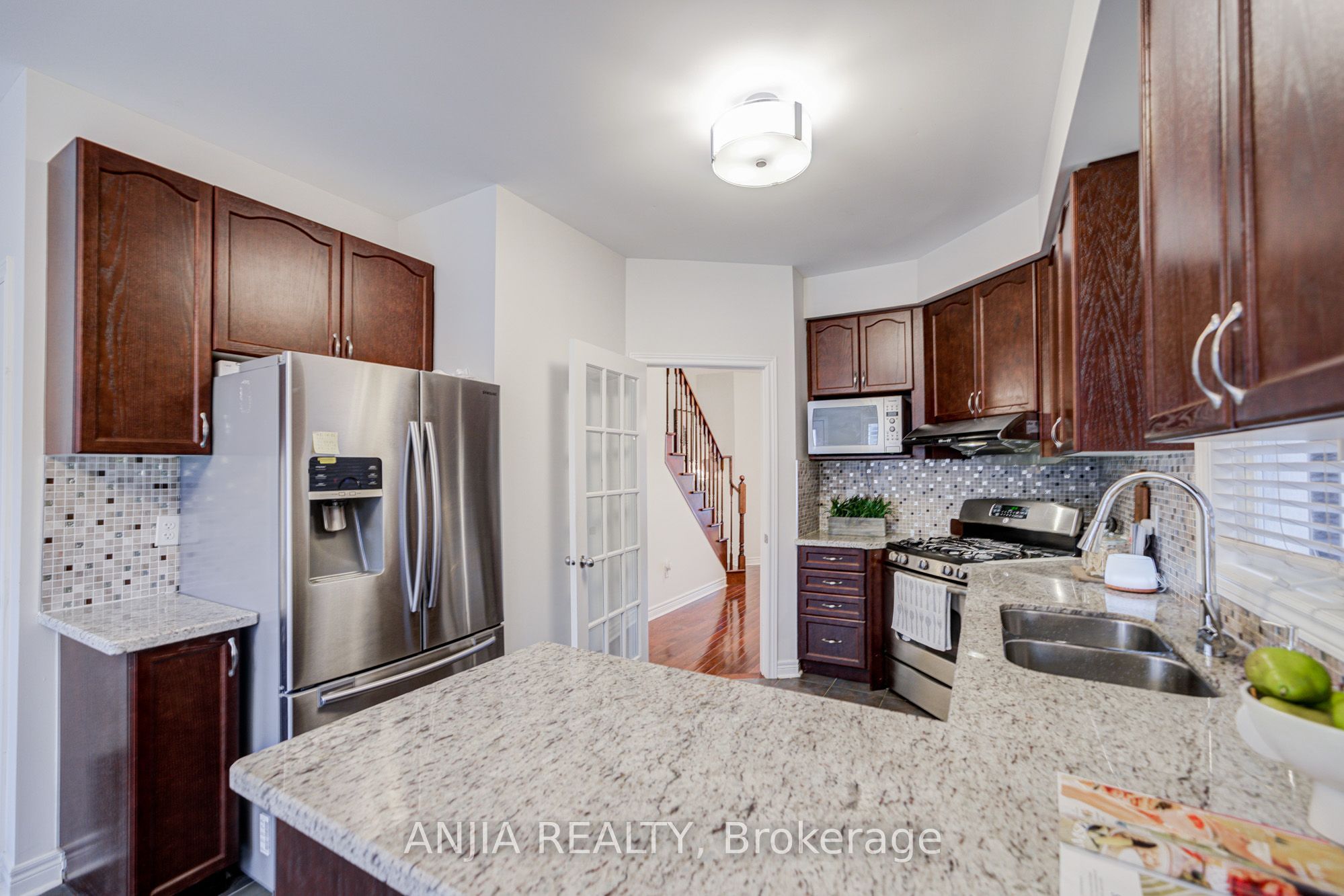 2406 Bur Oak Avenue Property Photo 12