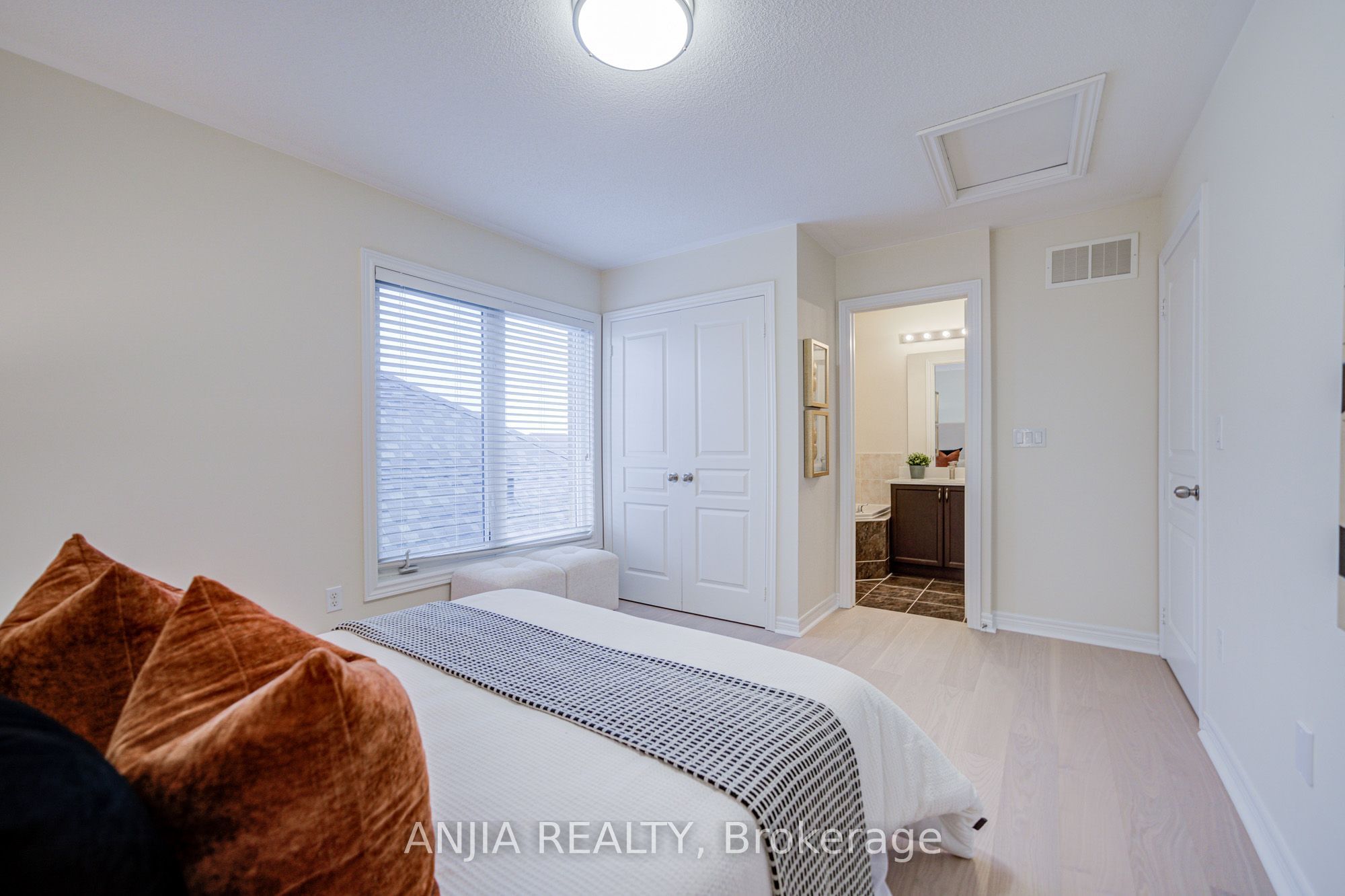 2406 Bur Oak Avenue Property Photo 19