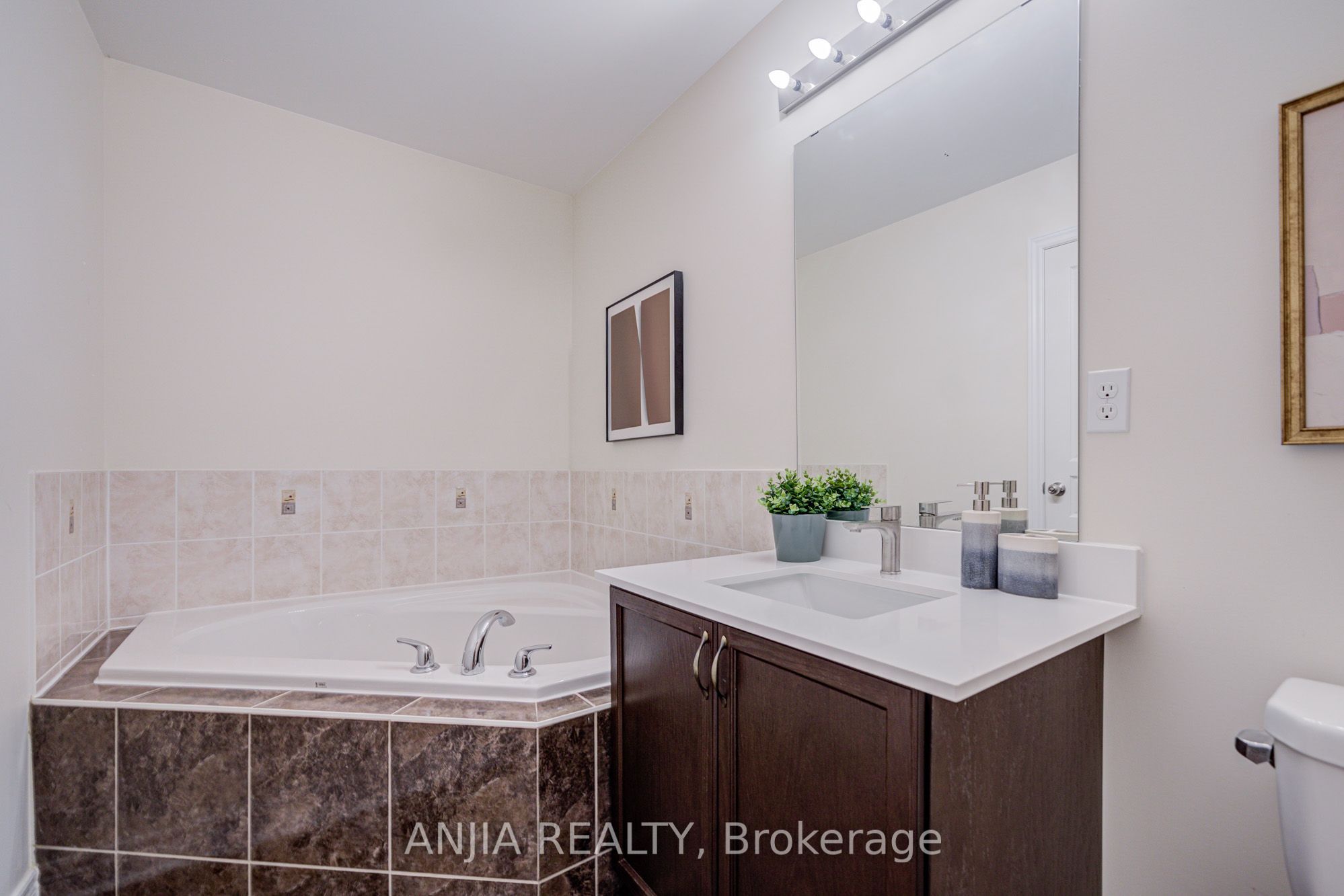 2406 Bur Oak Avenue Property Photo 20