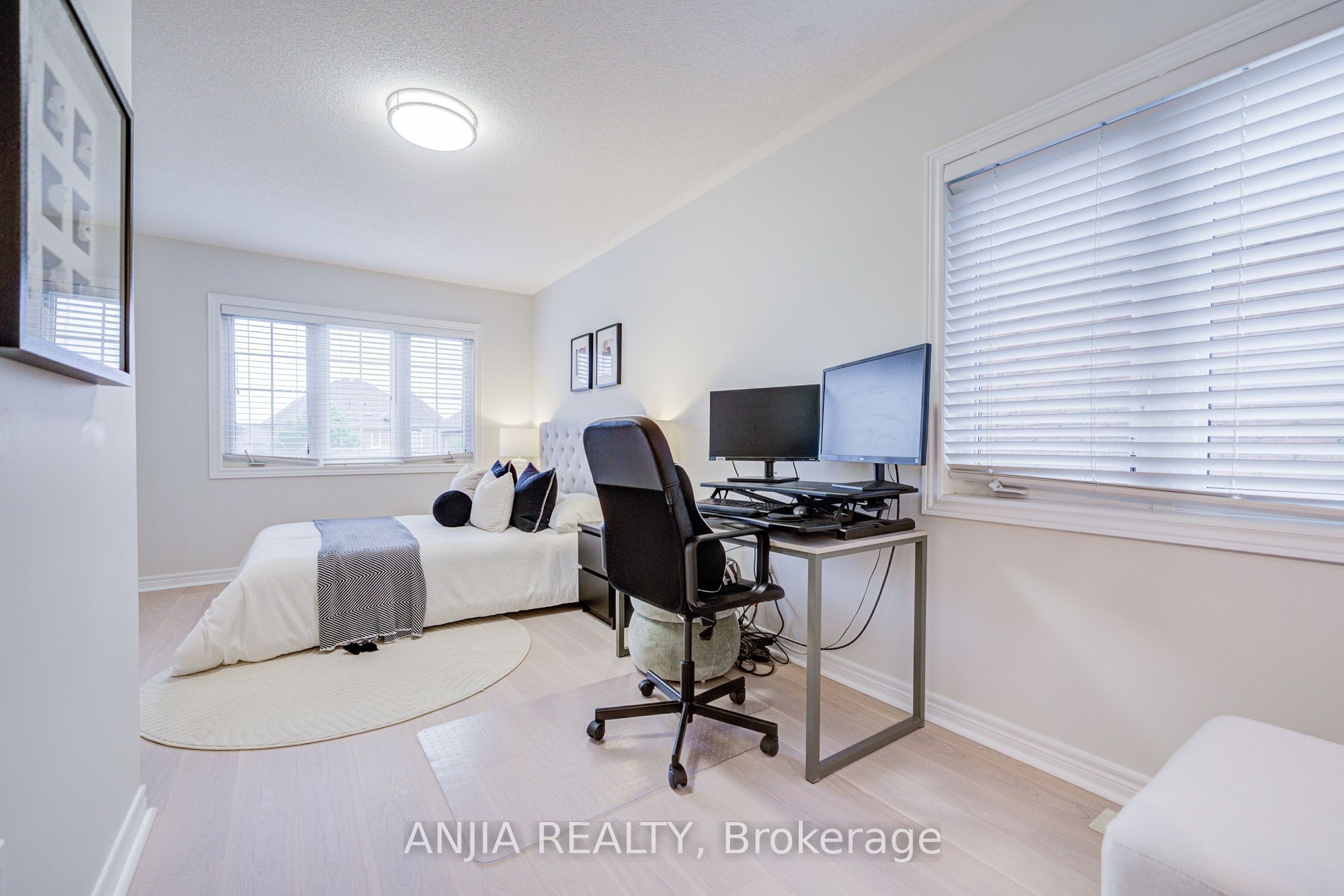 2406 Bur Oak Avenue Property Photo 23