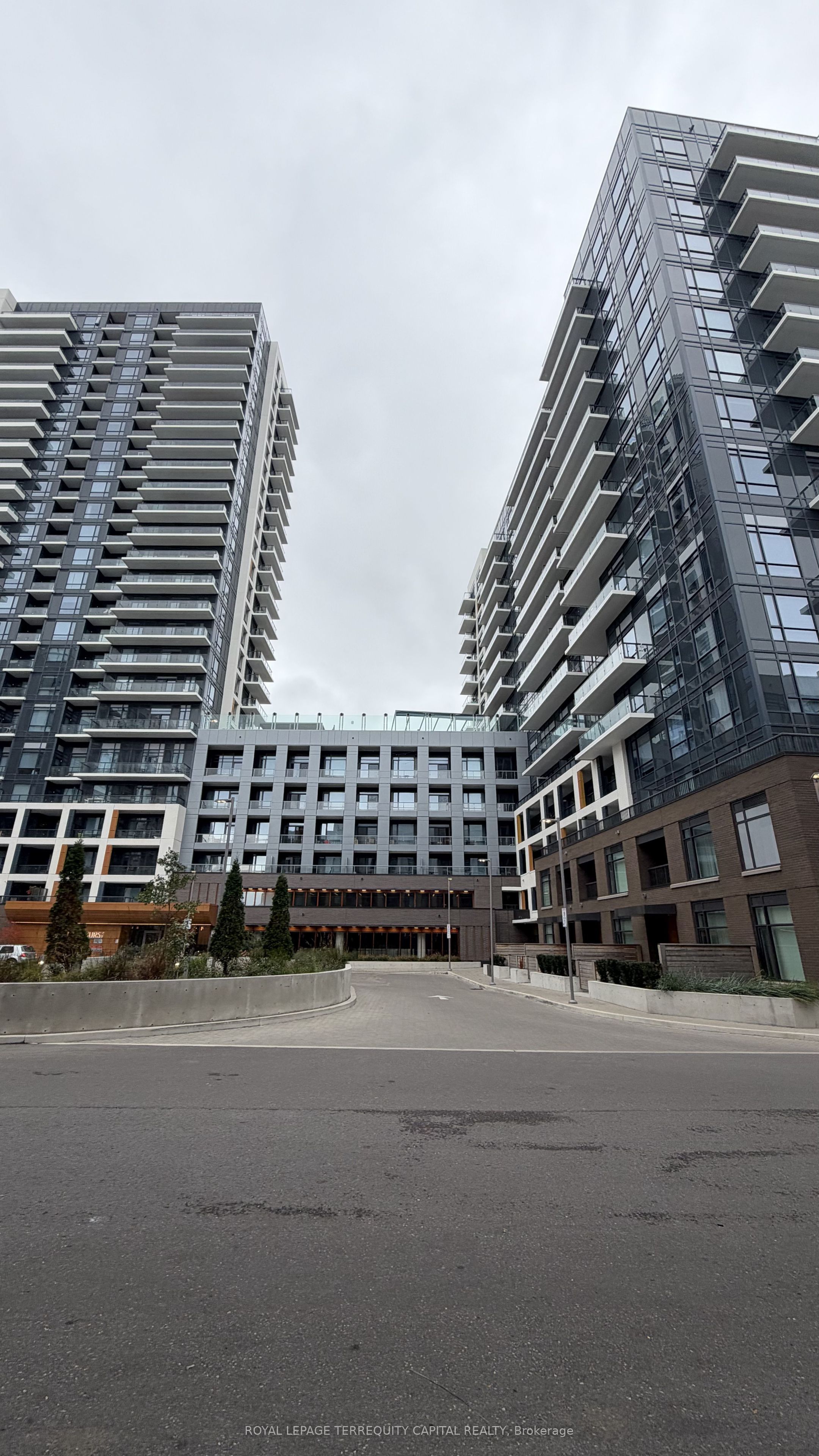 7950 Bathurst Street 720 Property Photo 1