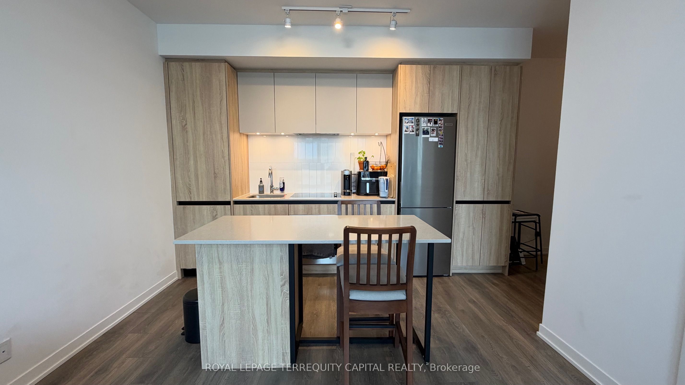 7950 Bathurst Street 720 Property Photo 5