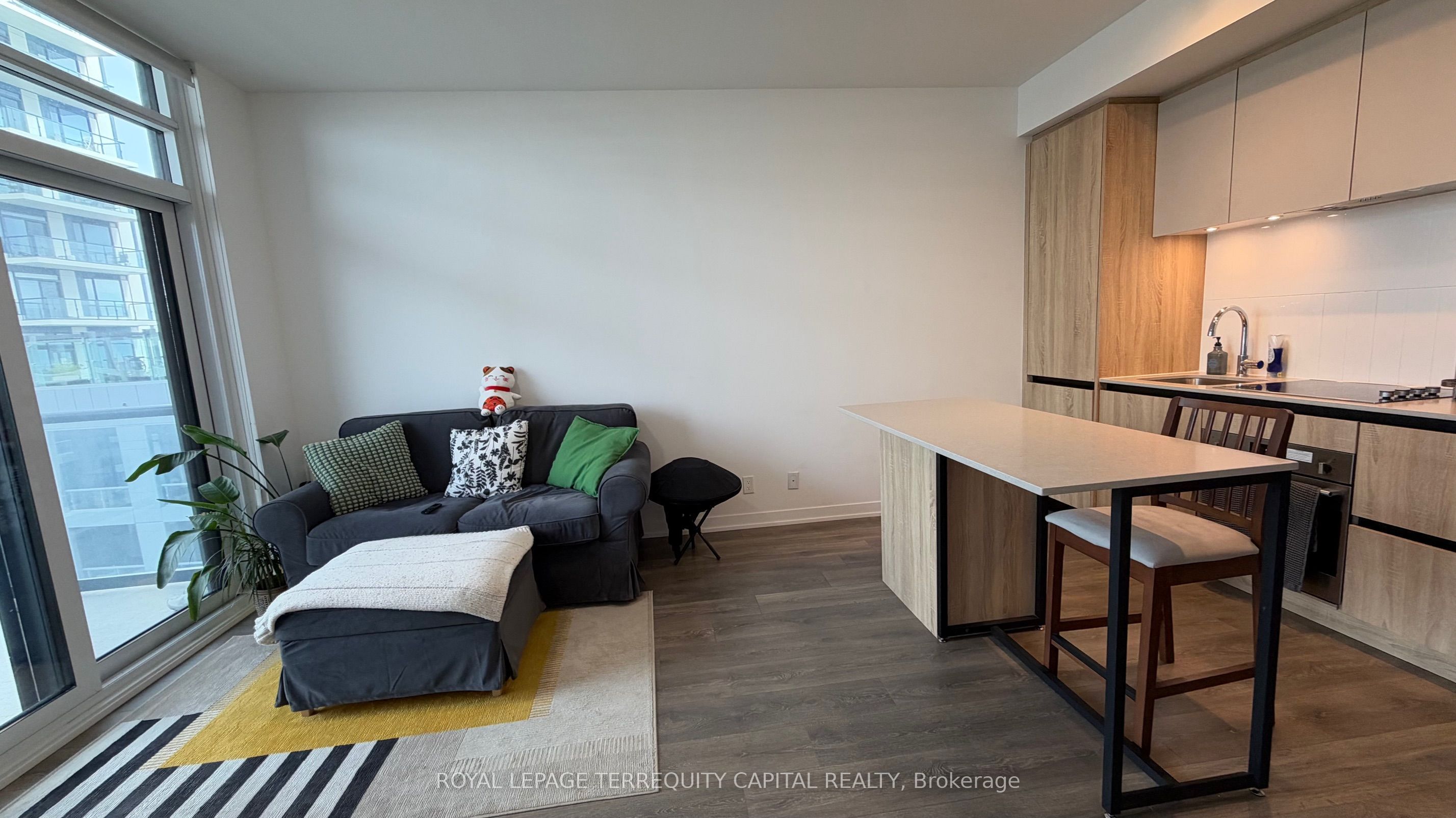 7950 Bathurst Street 720 Property Photo 8