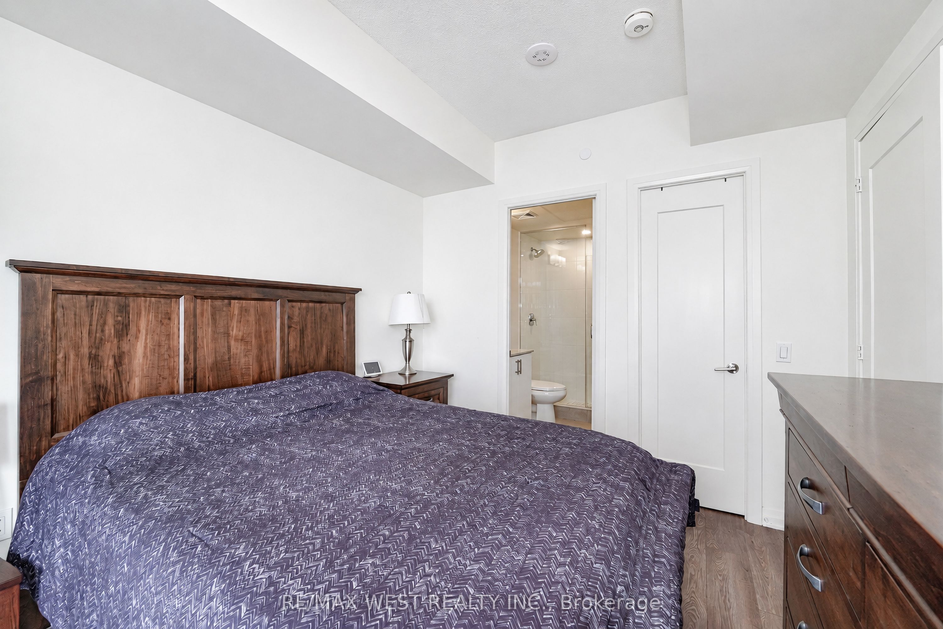 8960 Jane Street 1502 Property Photo 4