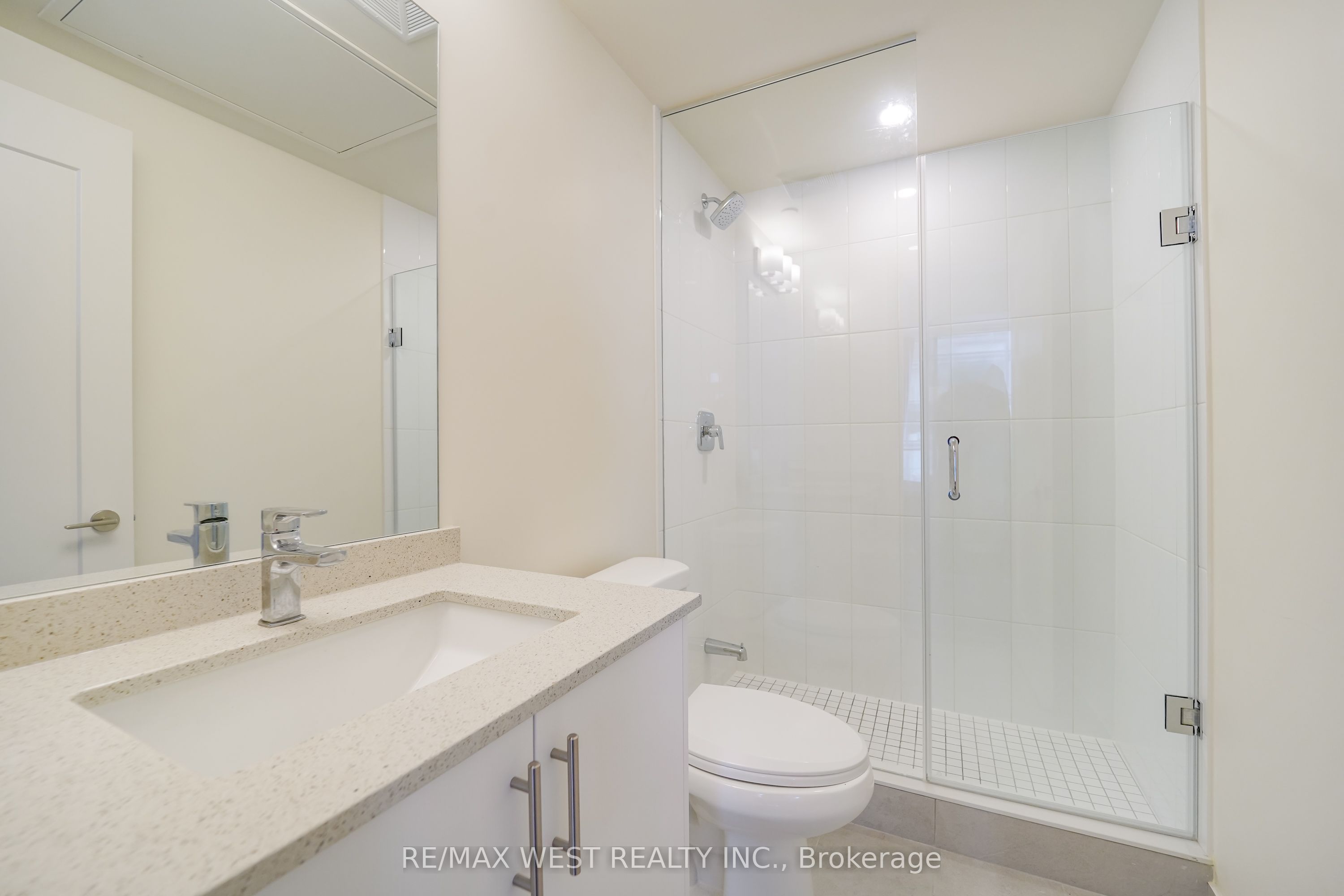 8960 Jane Street 1502 Property Photo 5