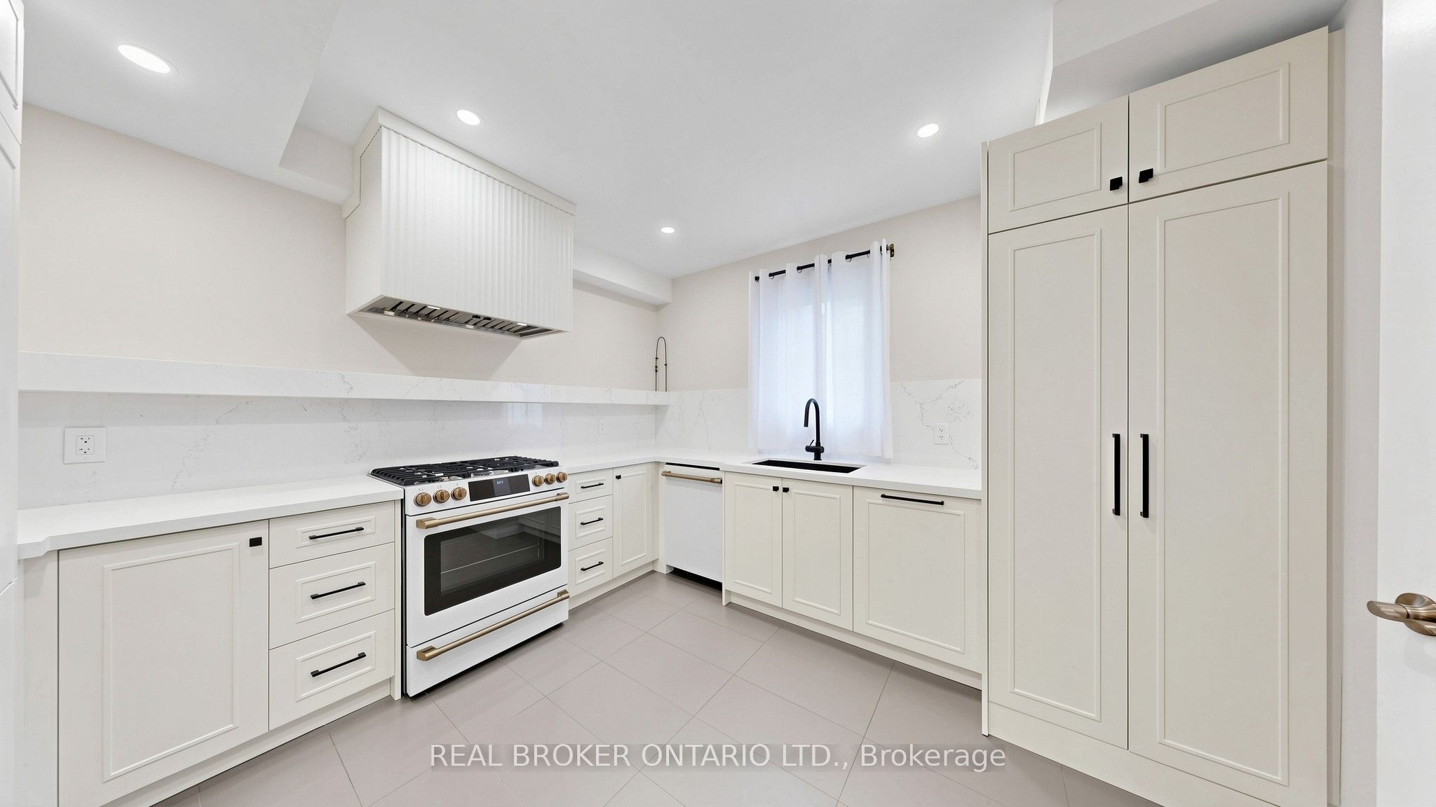 106 Via Romano Boulevard Property Photo 28