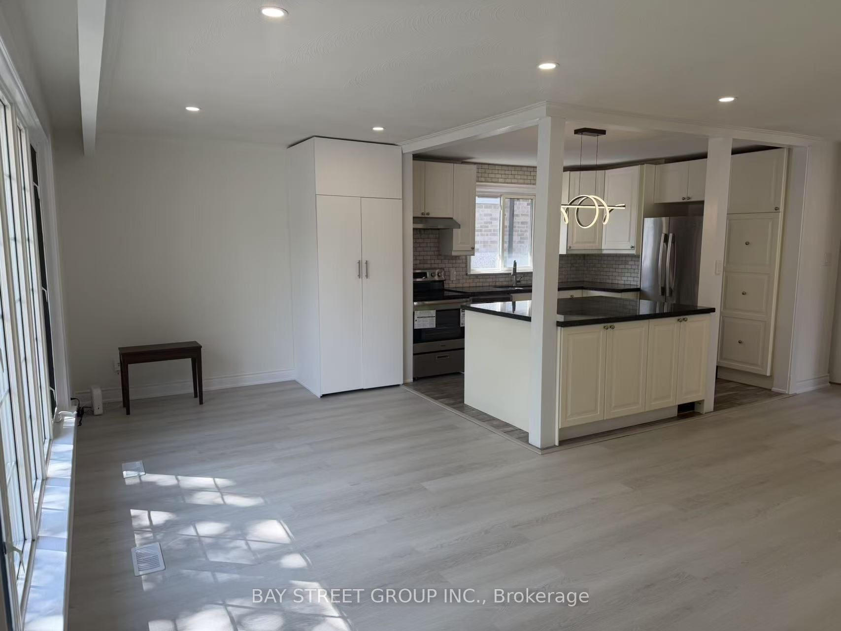 517 Lynett Crescent Property Photo 1