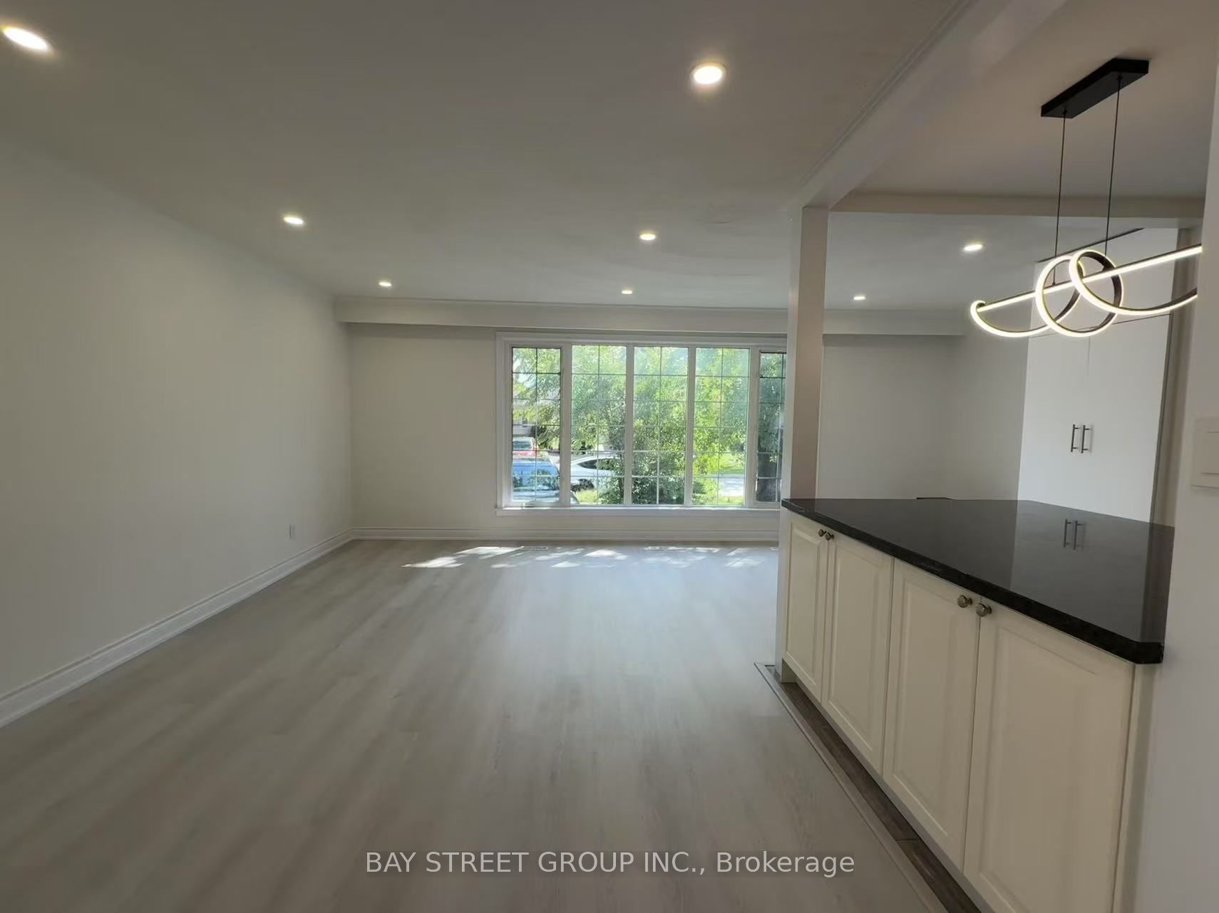 517 Lynett Crescent Property Photo 8