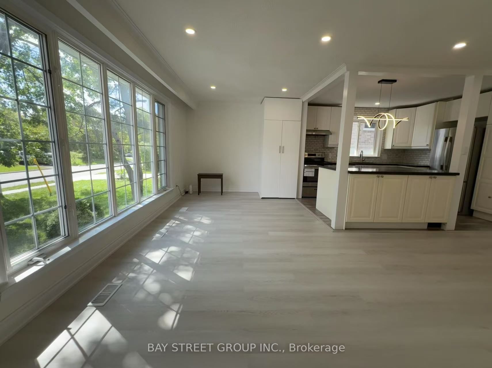 517 Lynett Crescent Property Photo 10