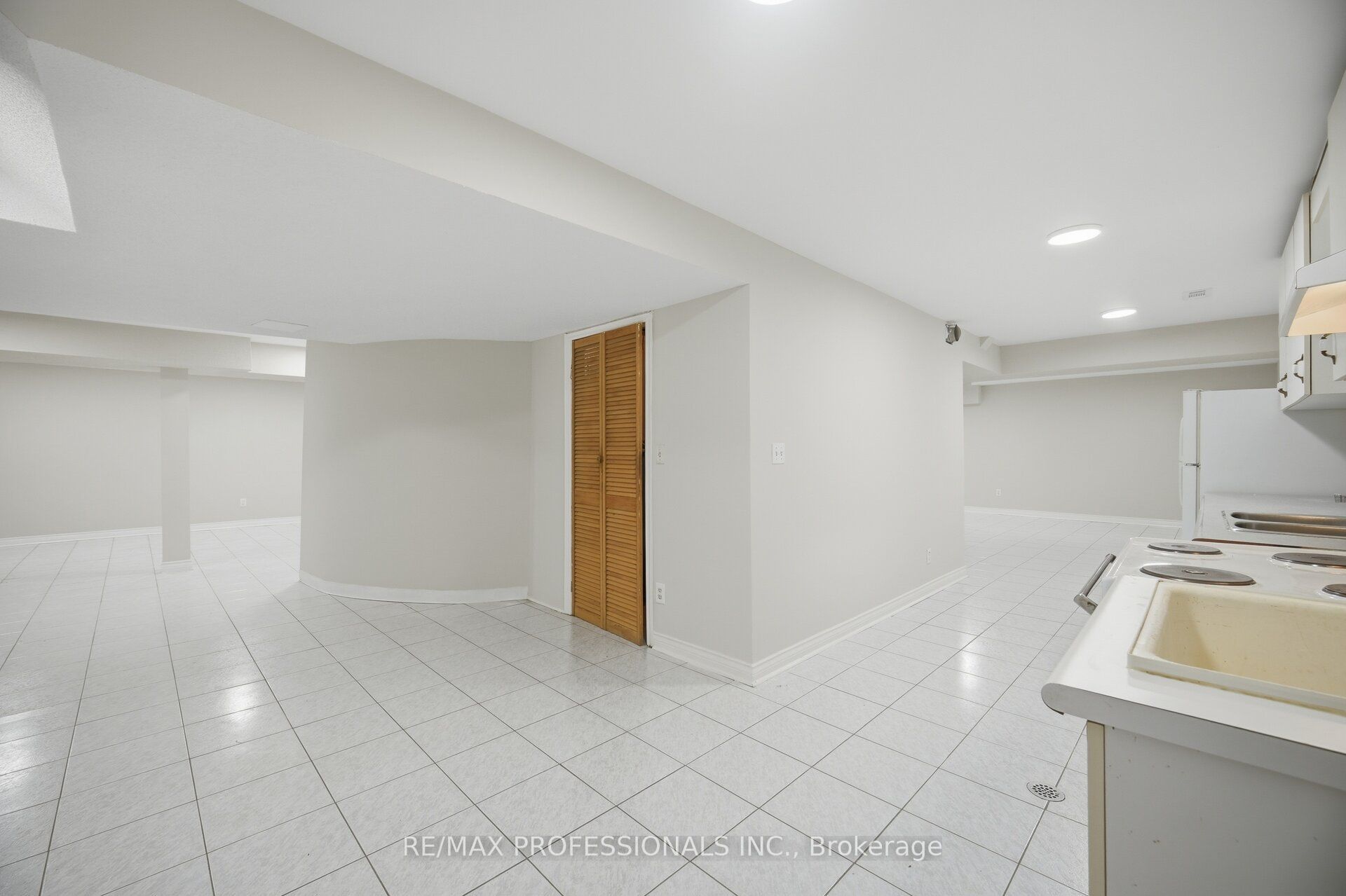 8 Piper Court Property Photo 38