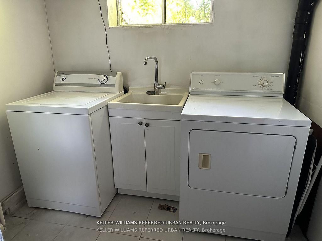 30 Collins Crescent Main Property Photo 17