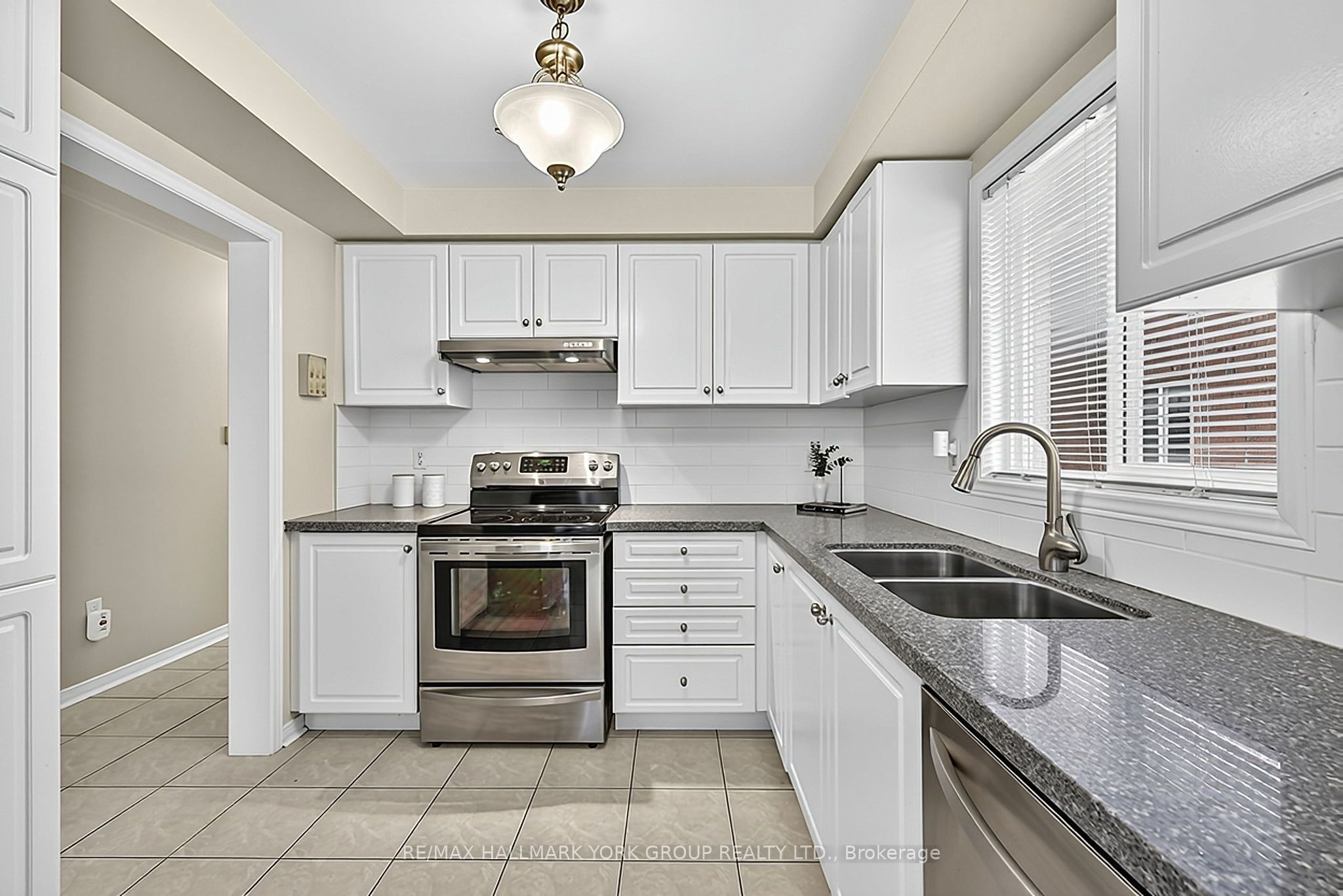 378 Marble Place Property Photo 2