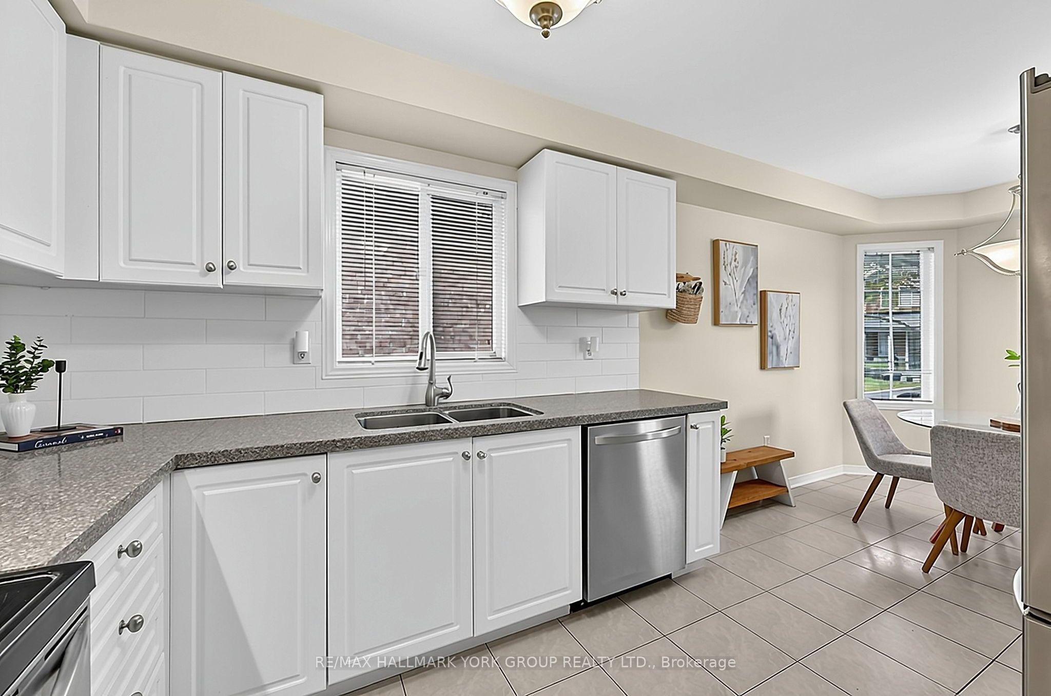 378 Marble Place Property Photo 3