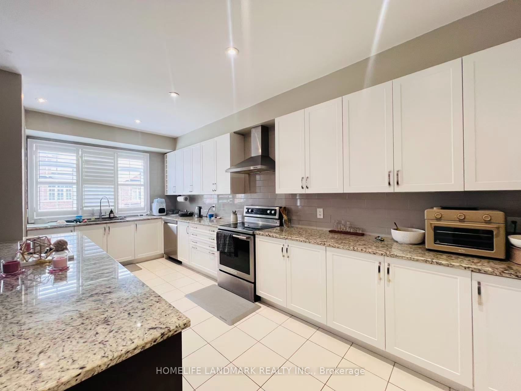 114 Puccini Drive Property Photo 4