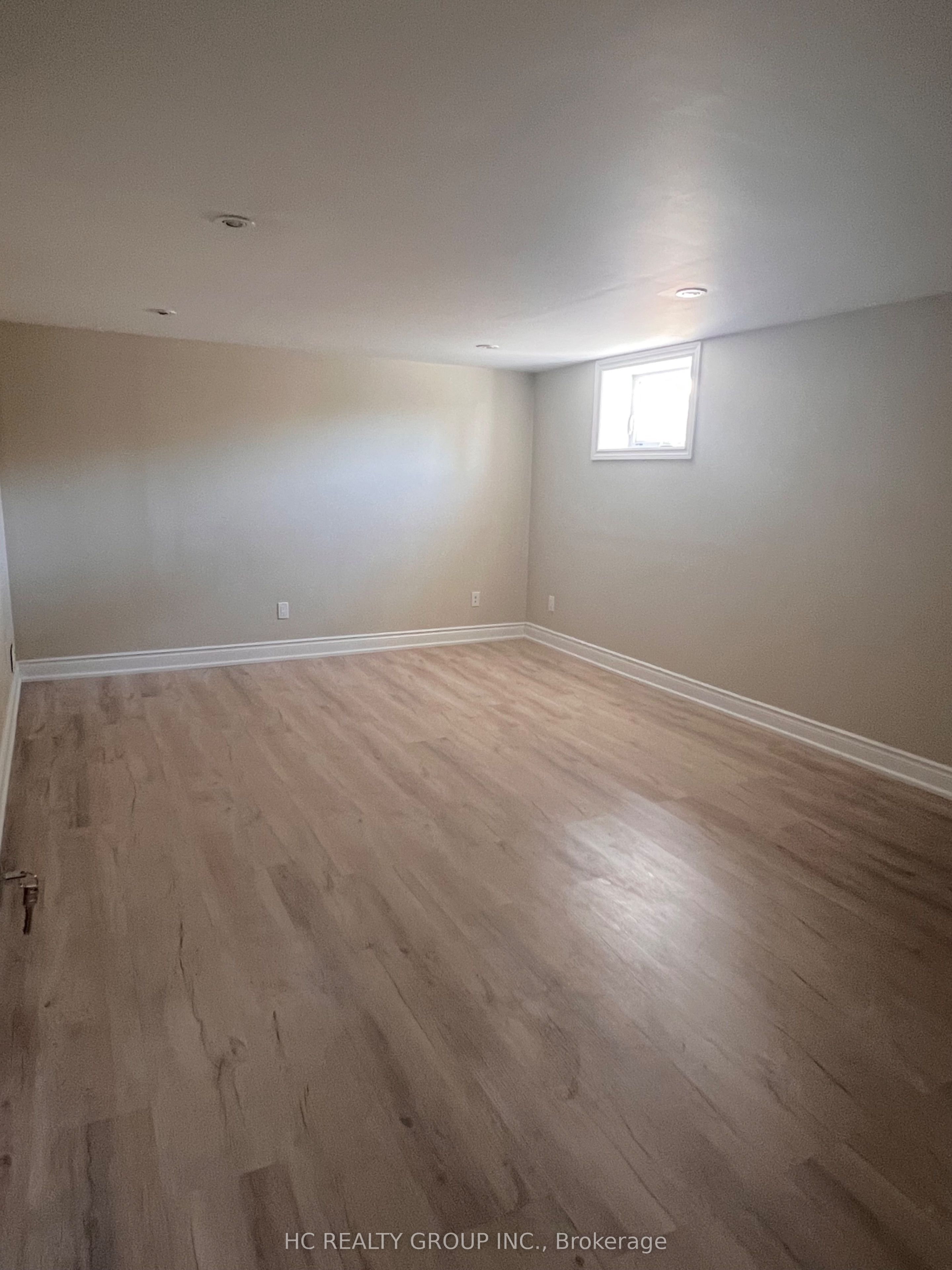 Low 127 Cascade Circle Property Photo 7