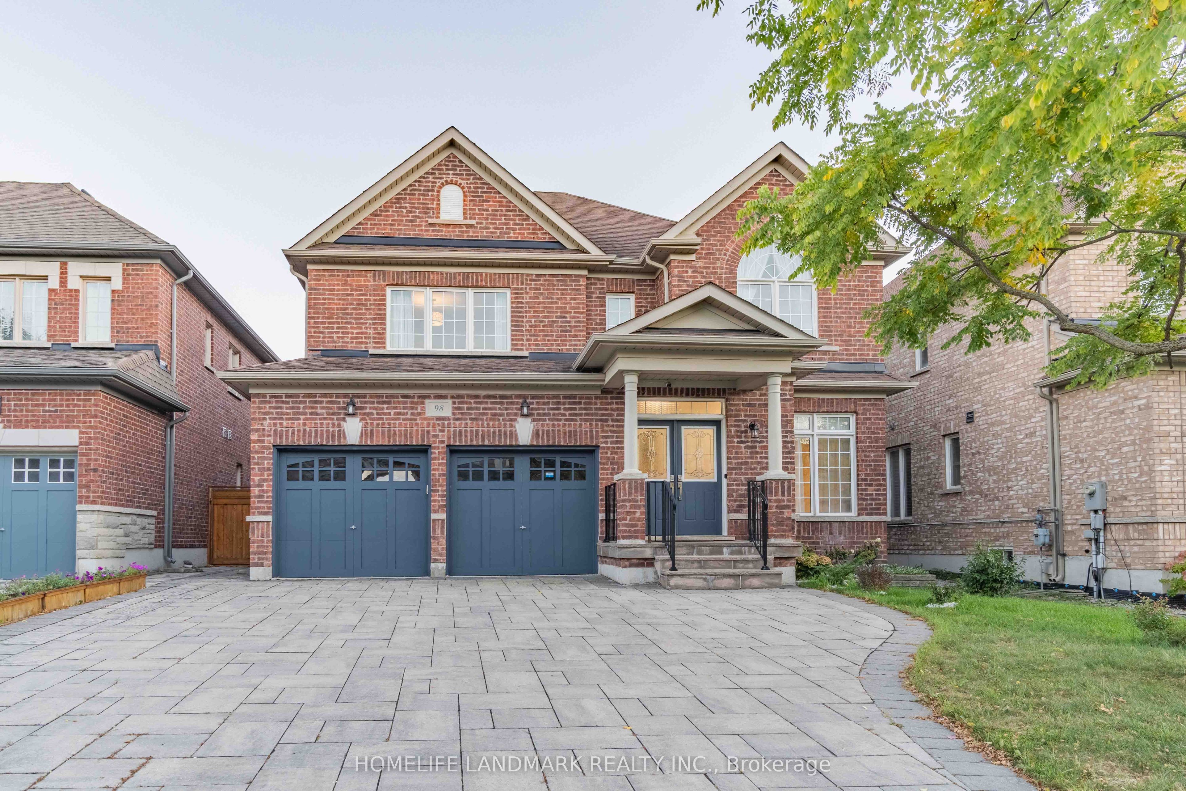 98 Thornhill Ravines Crescent Property Photo 1