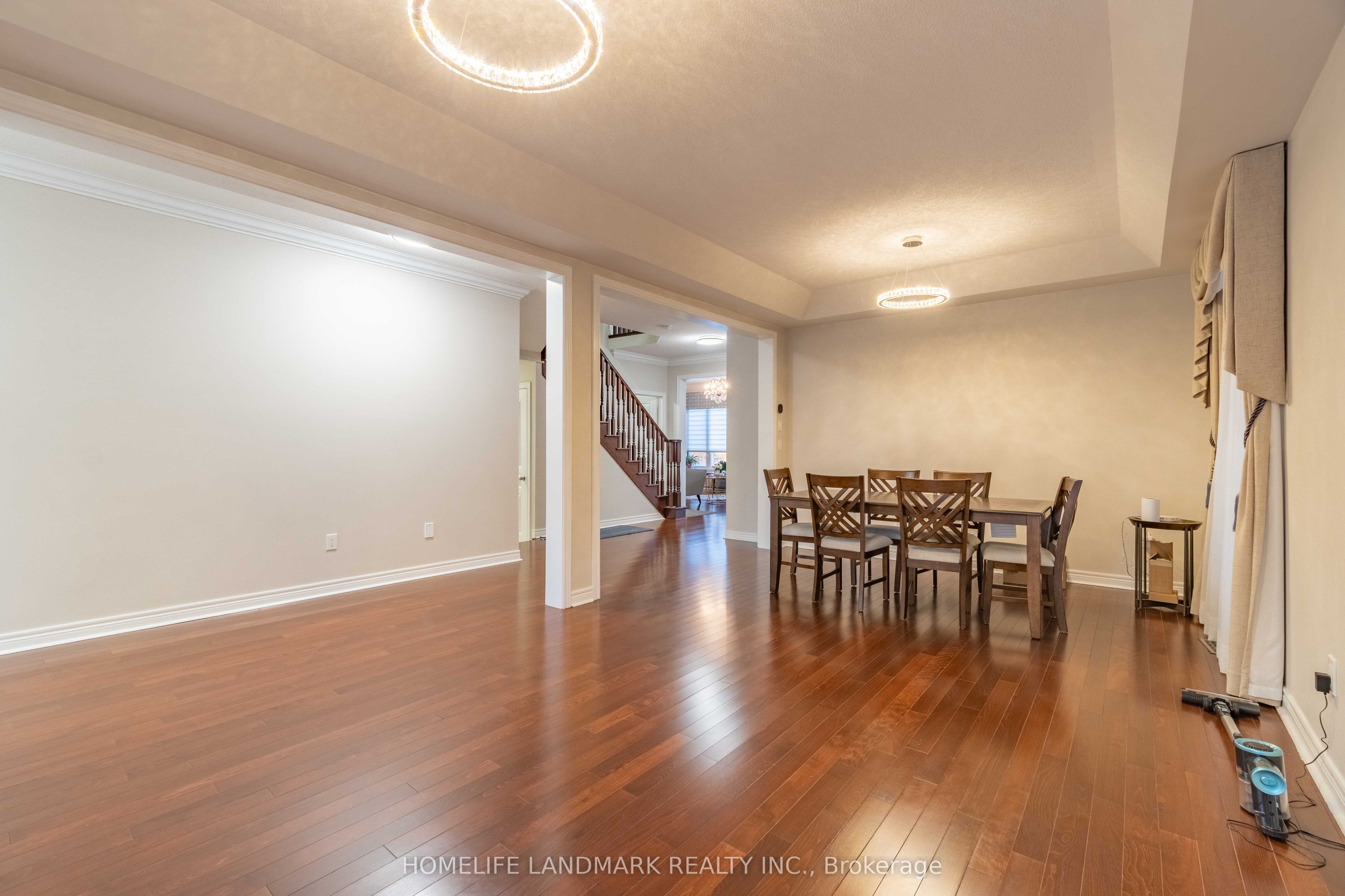 98 Thornhill Ravines Crescent Property Photo 3