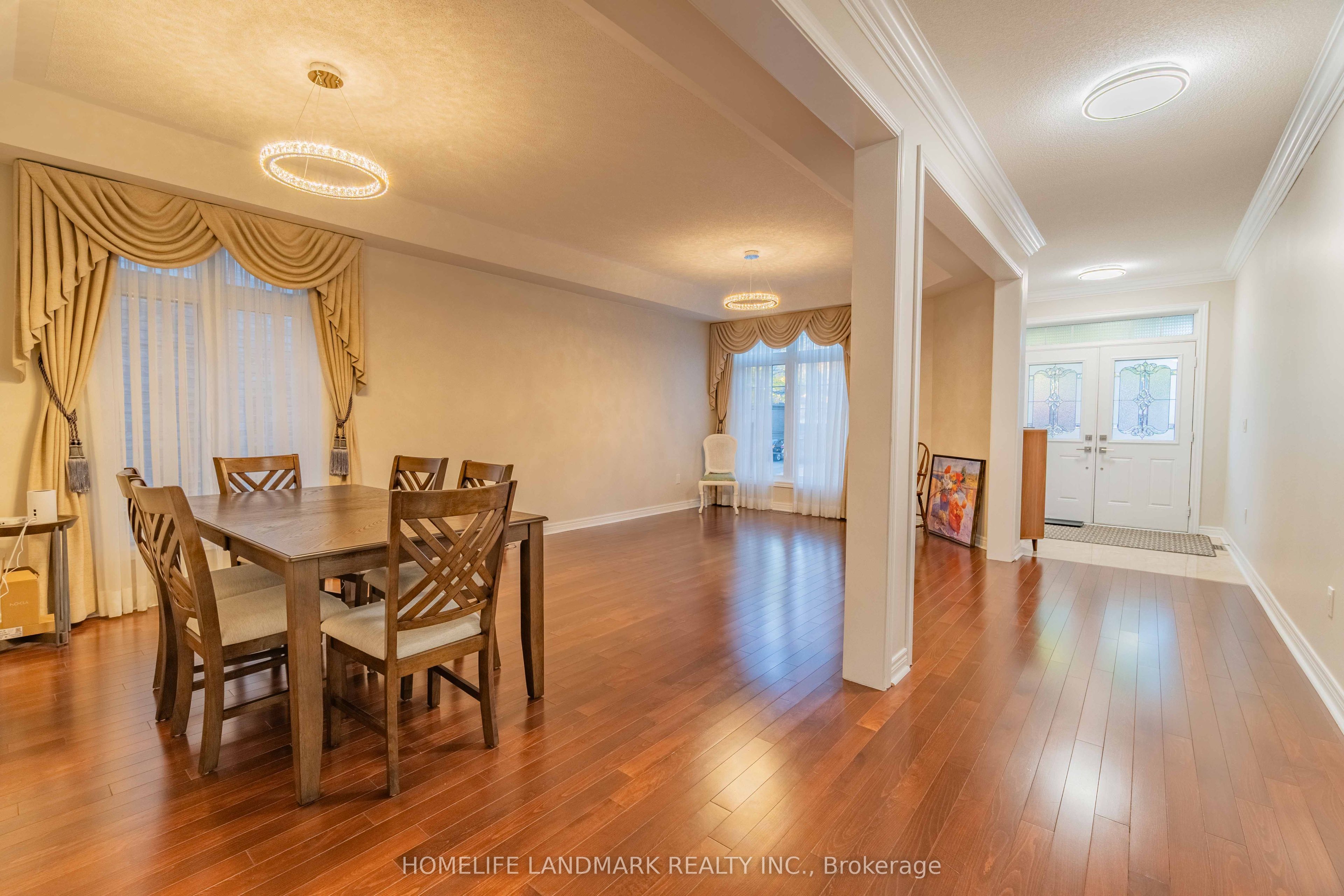 98 Thornhill Ravines Crescent Property Photo 4