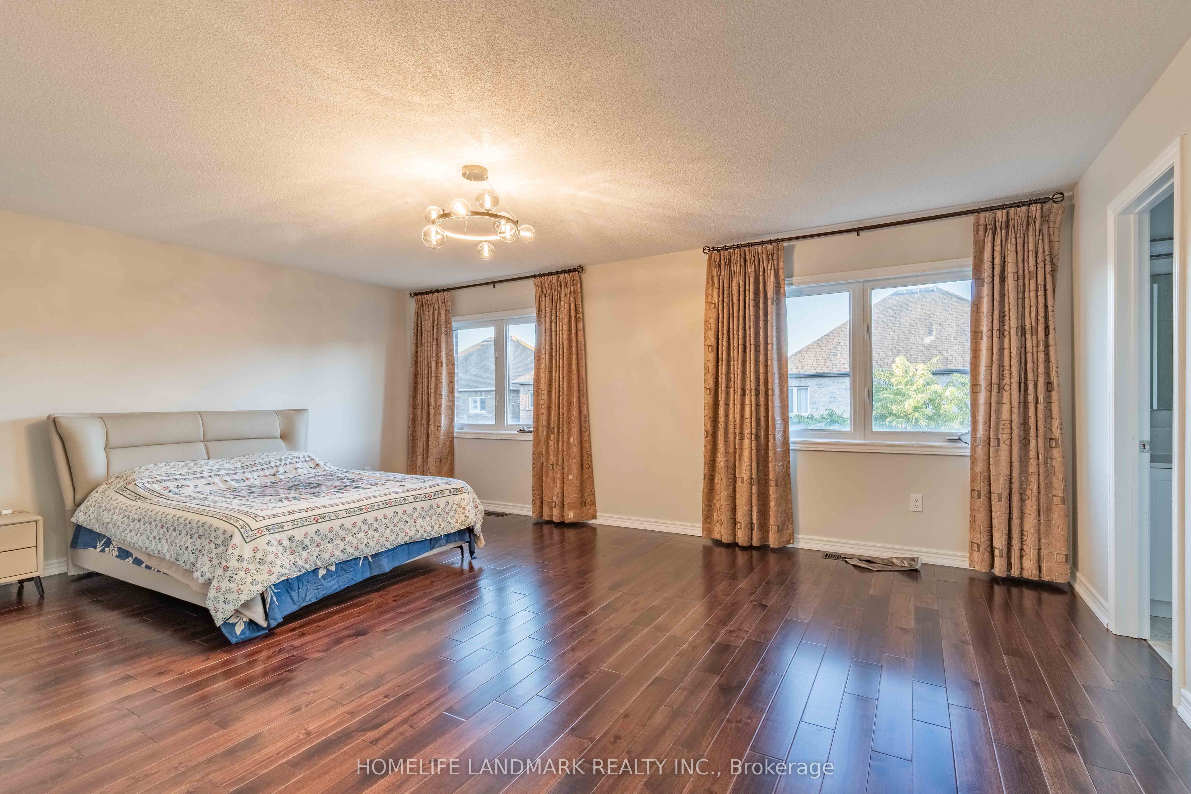 98 Thornhill Ravines Crescent Property Photo 10