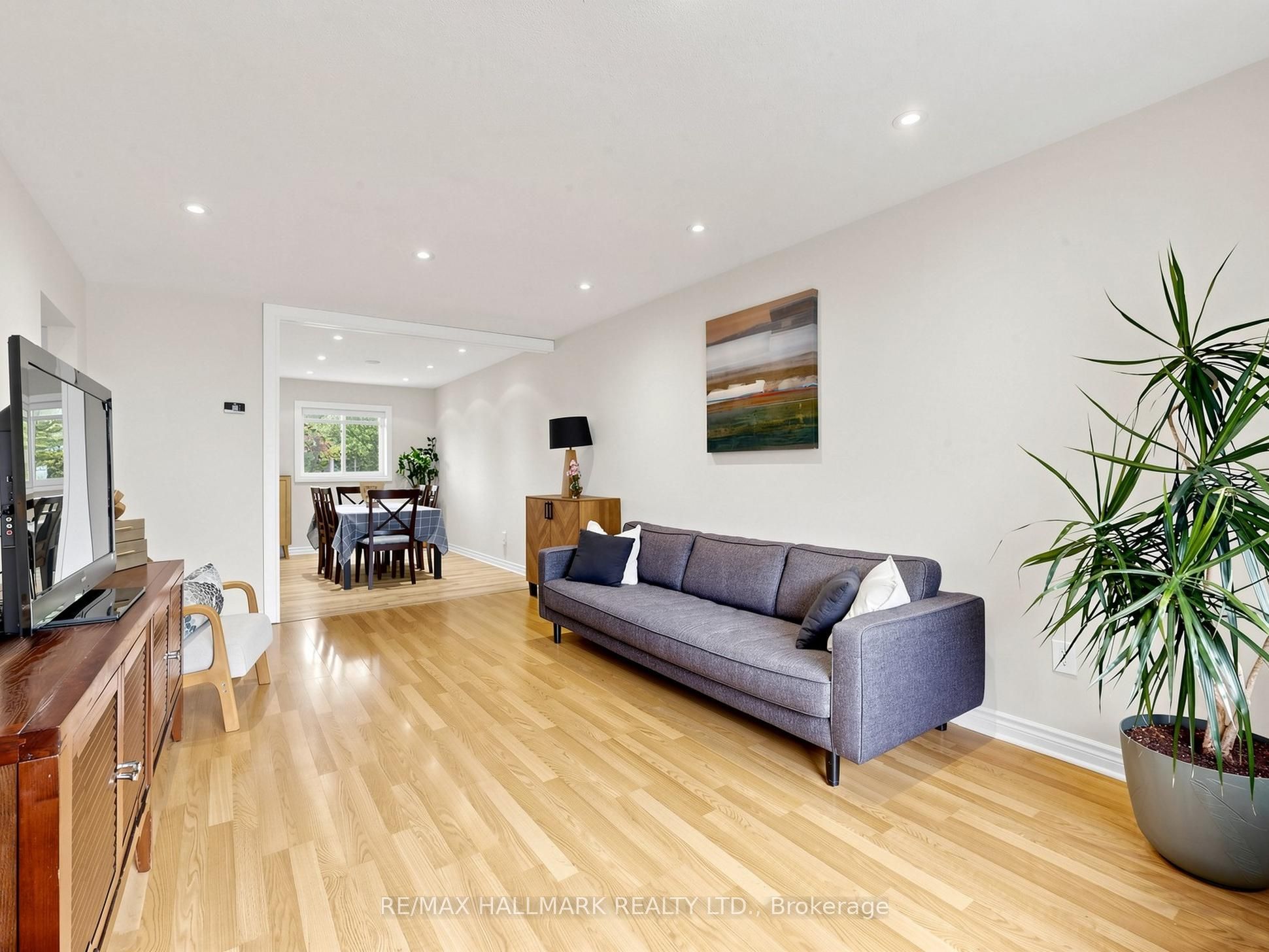 282 Royal Orchard Boulevard Property Photo 8