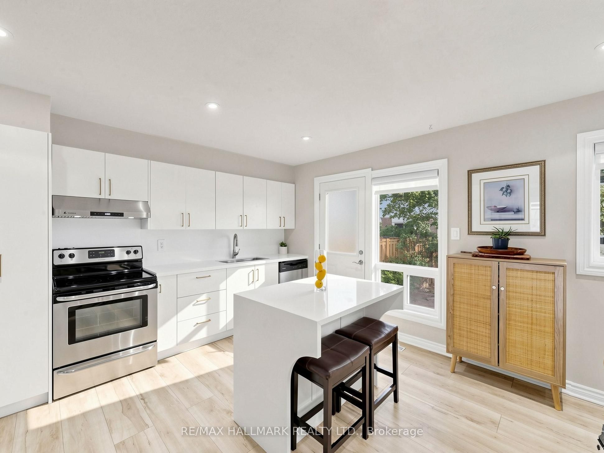 282 Royal Orchard Boulevard Property Photo 10