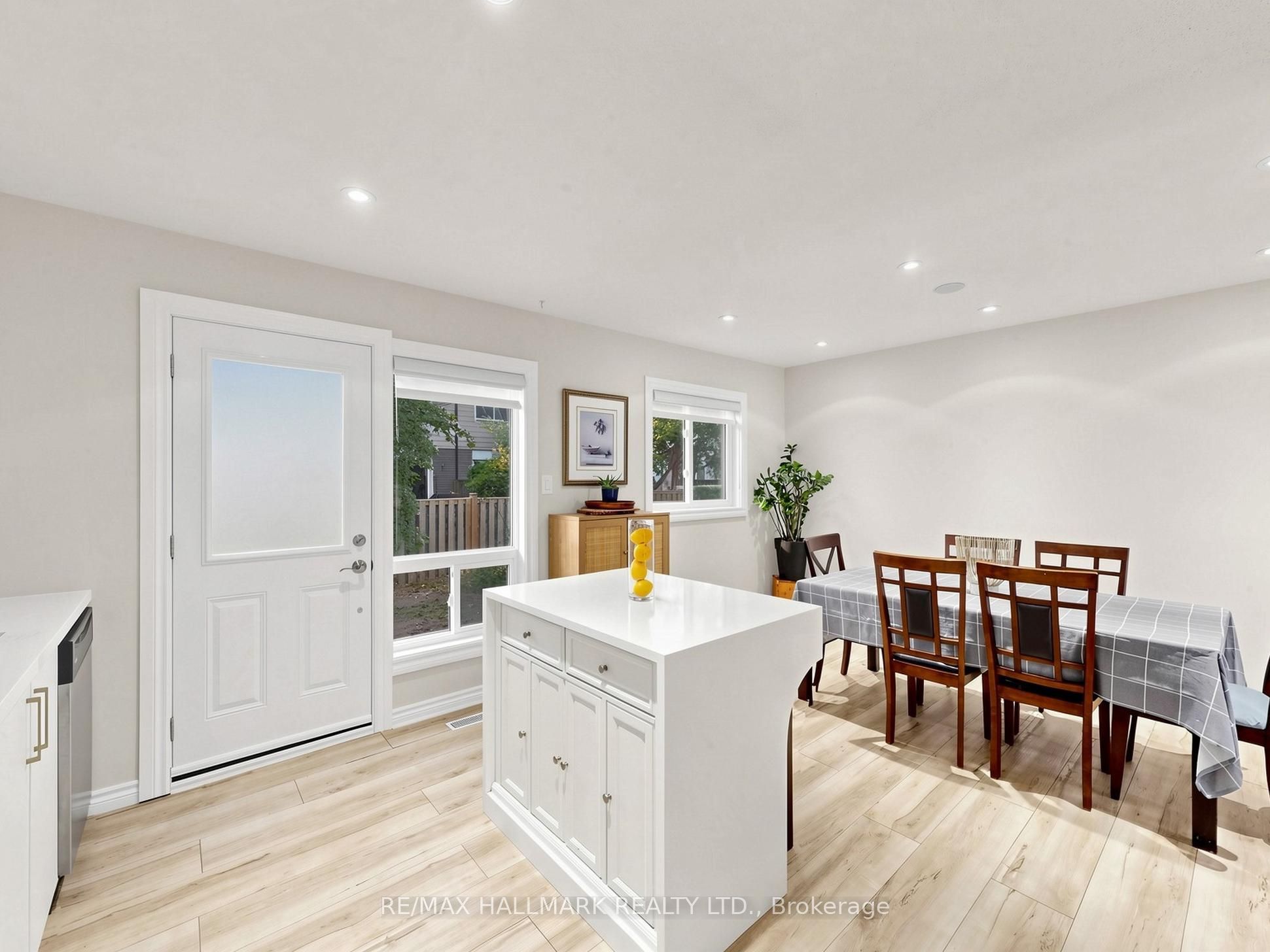 282 Royal Orchard Boulevard Property Photo 12