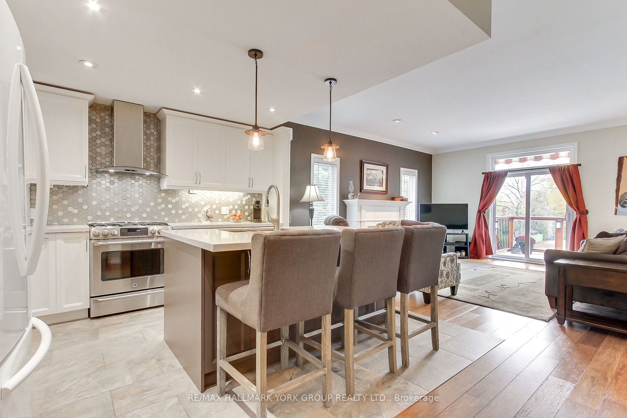 17 Hillview Drive Property Photo 18