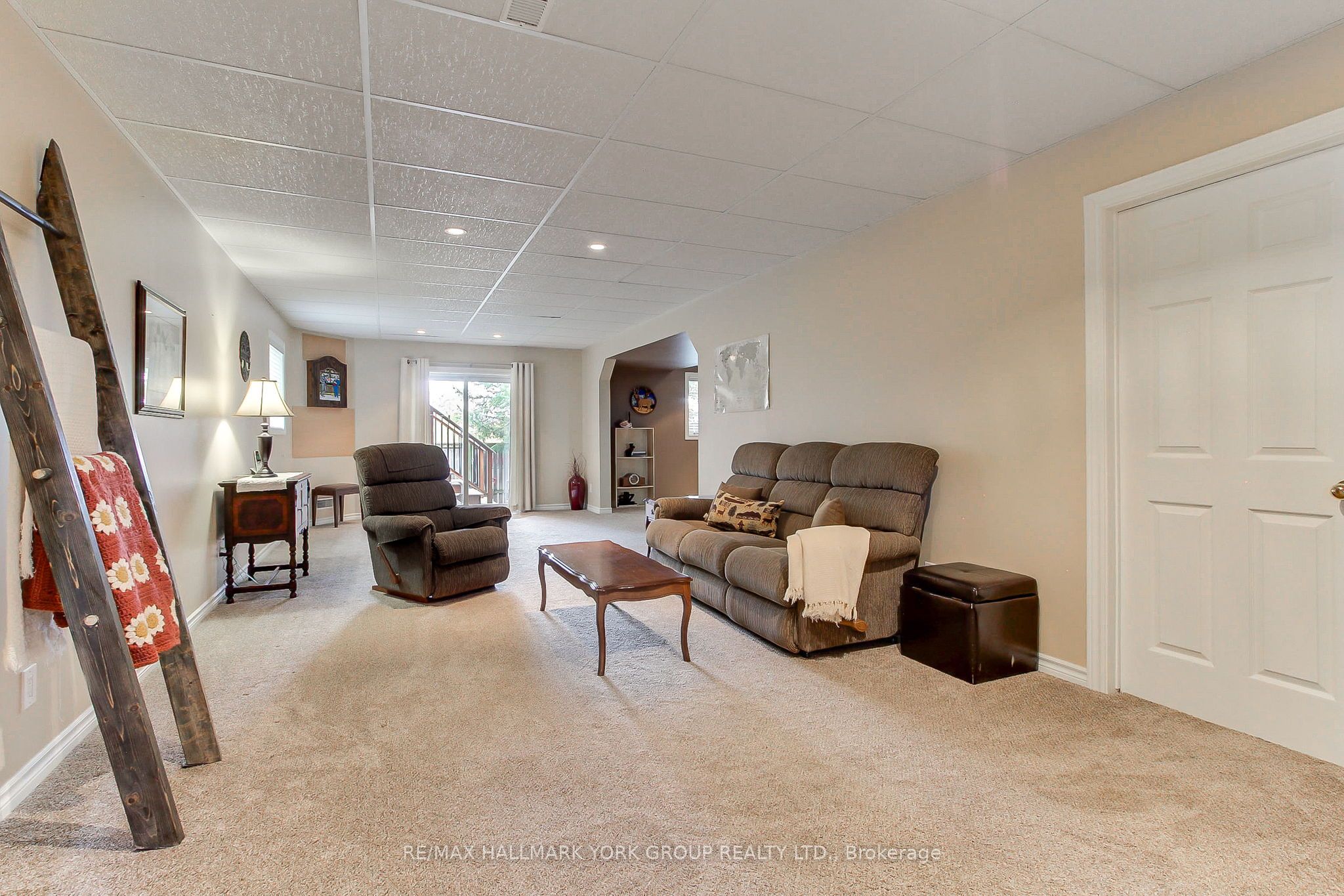 17 Hillview Drive Property Photo 33