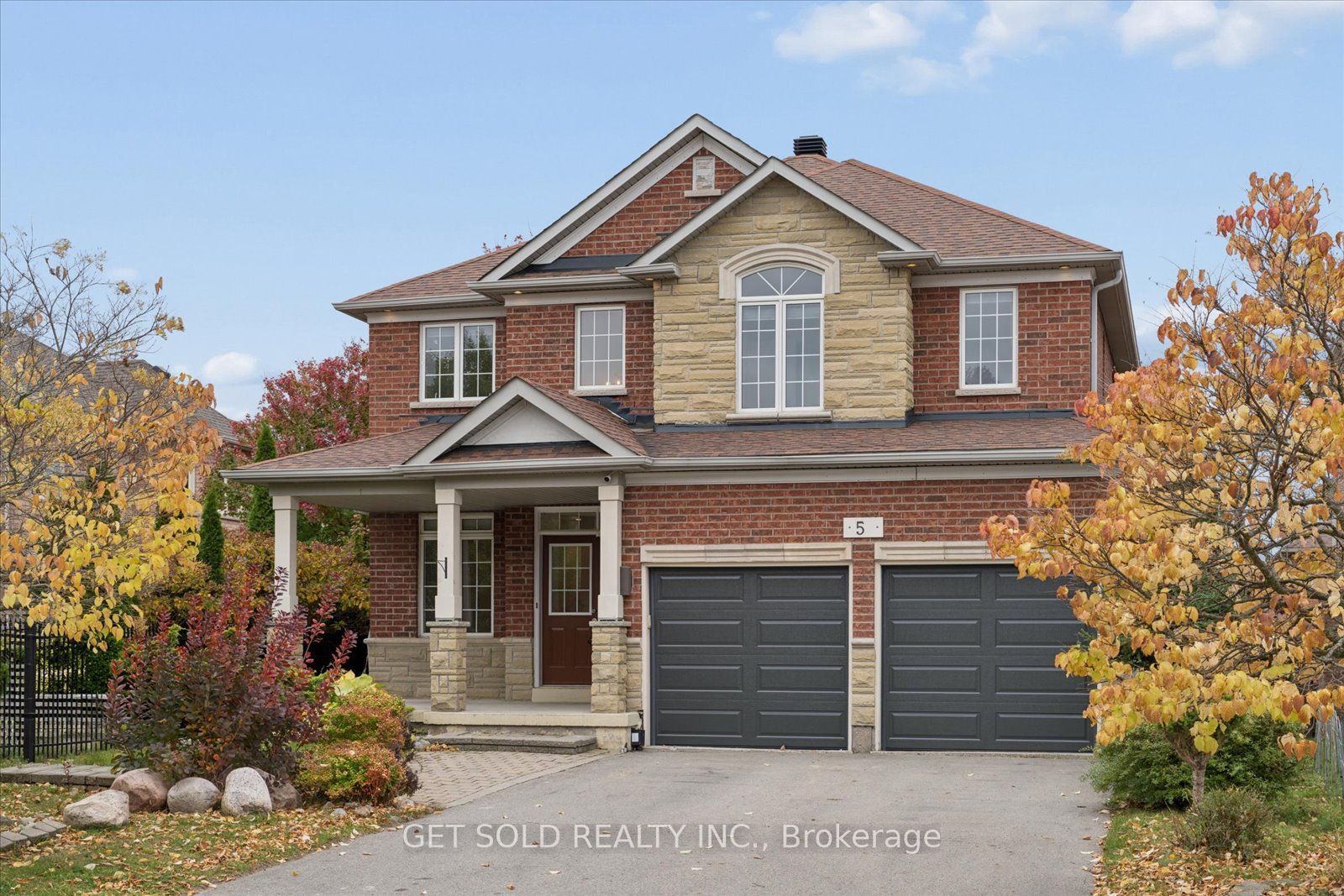5 Ravine Edge Drive Property Photo 3
