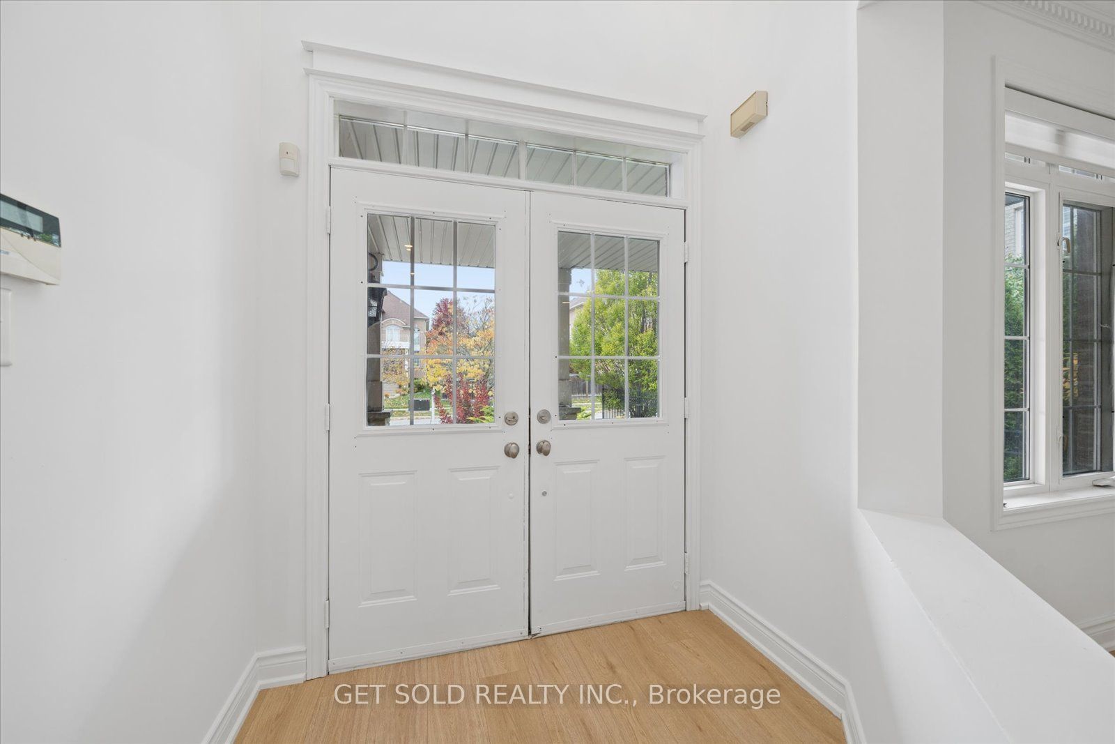 5 Ravine Edge Drive Property Photo 7