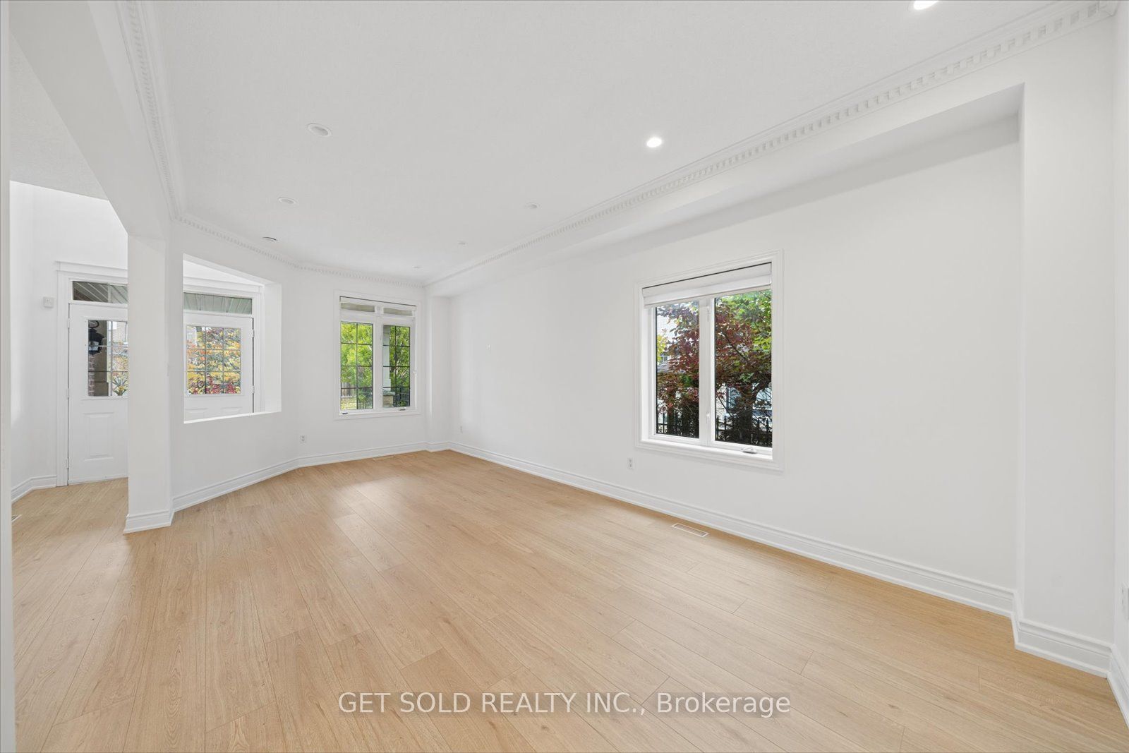 5 Ravine Edge Drive Property Photo 8