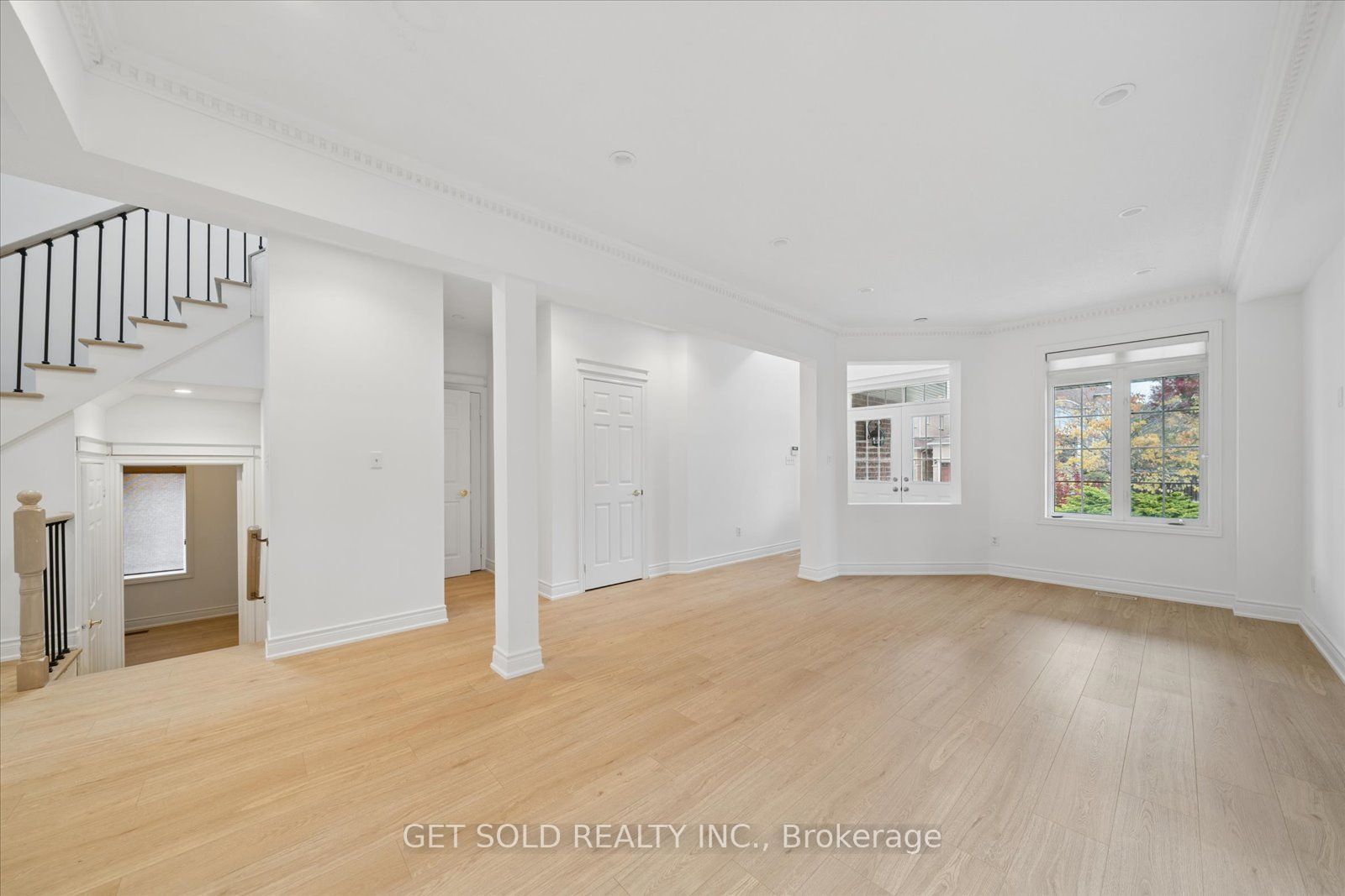 5 Ravine Edge Drive Property Photo 9
