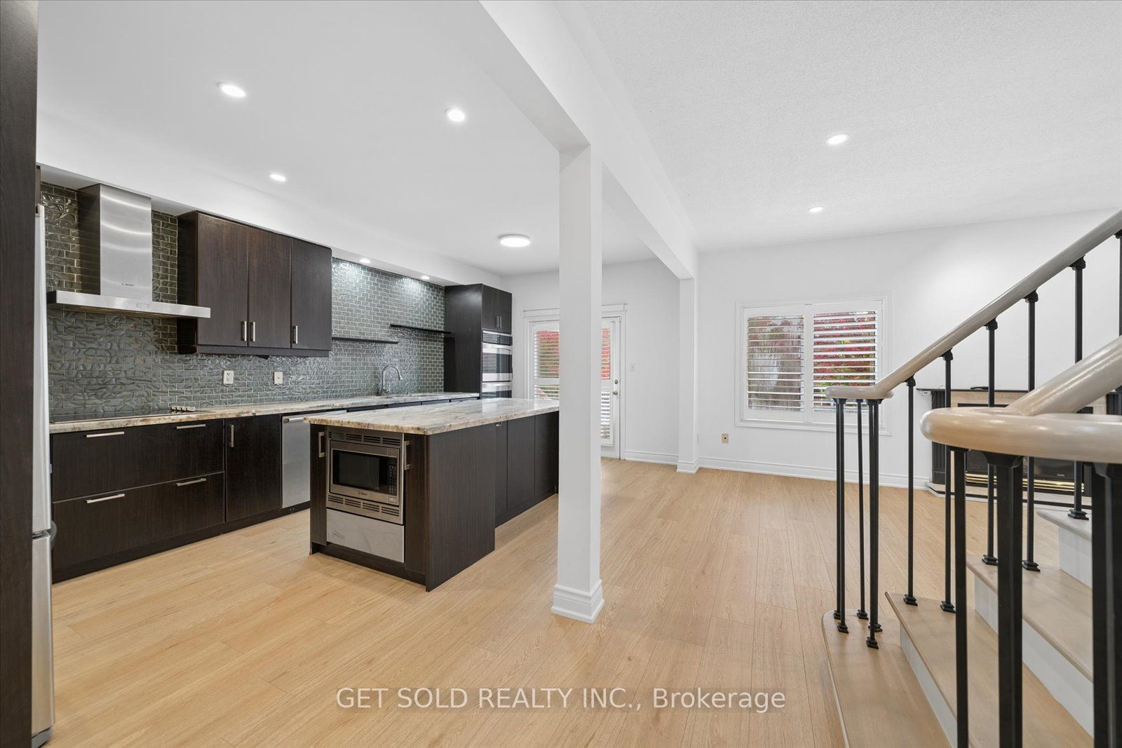 5 Ravine Edge Drive Property Photo 11